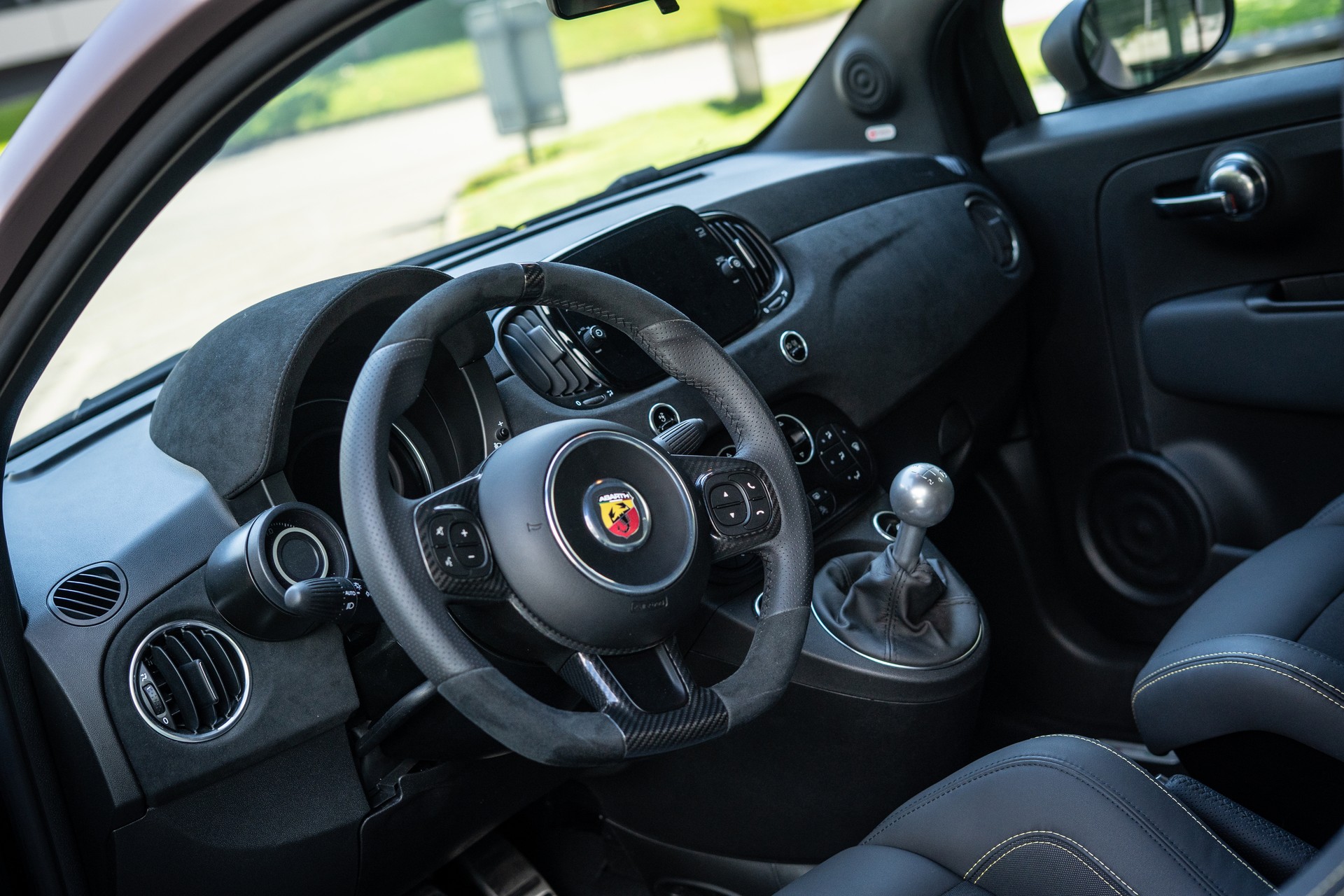 FIAT 695 1.4 16V Turbo Abarth Competizione-image-3