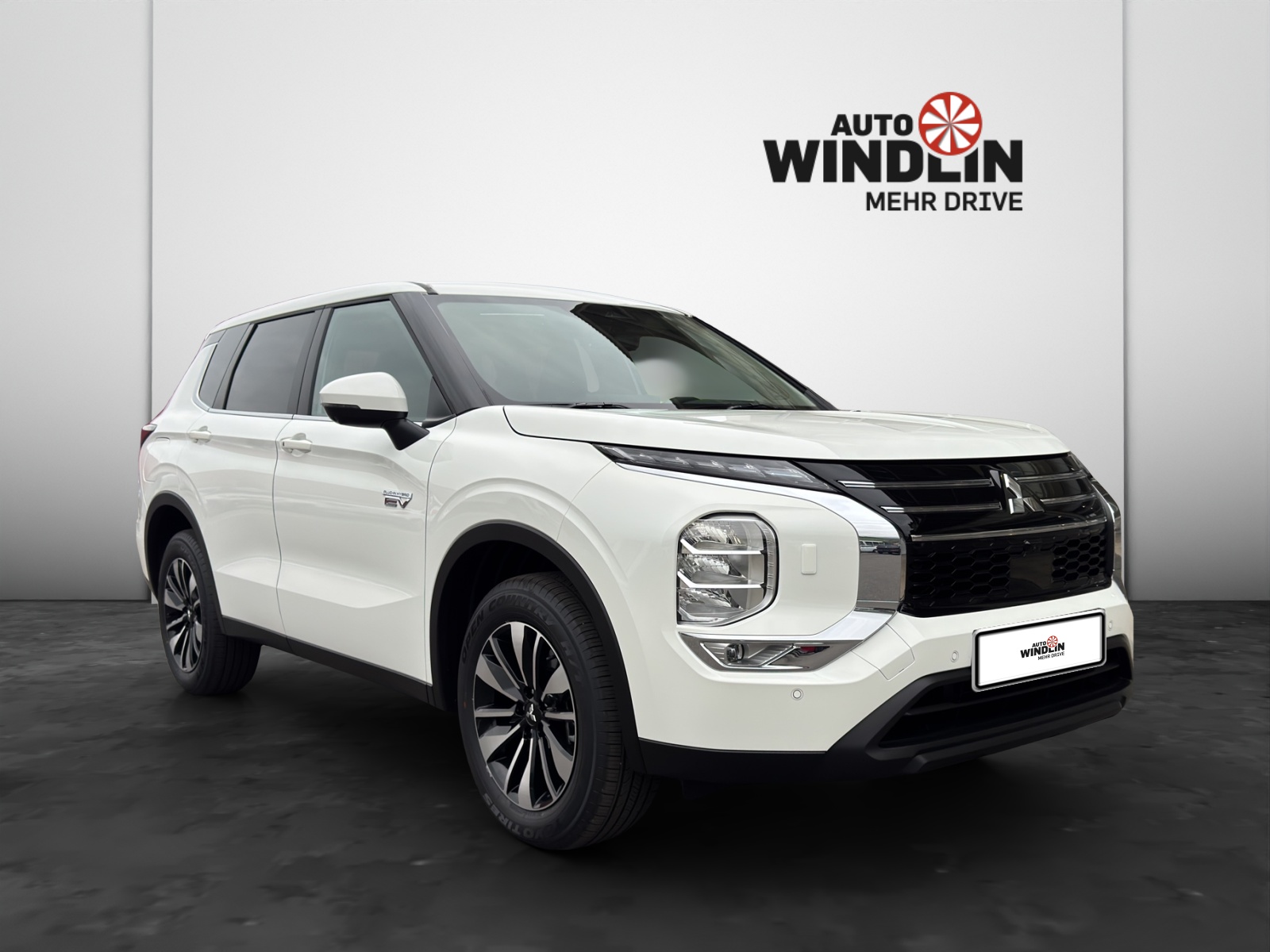 MITSUBISHI Outlander 2.4 PHEV Invite 4x4-image-0
