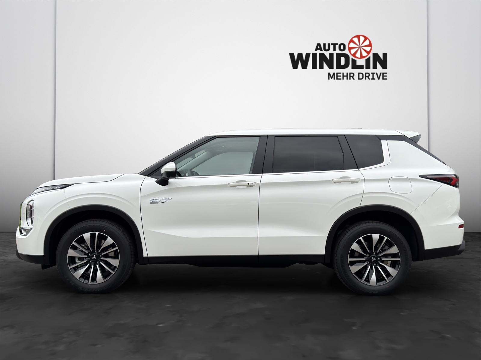 MITSUBISHI Outlander 2.4 PHEV Invite 4x4-image-3