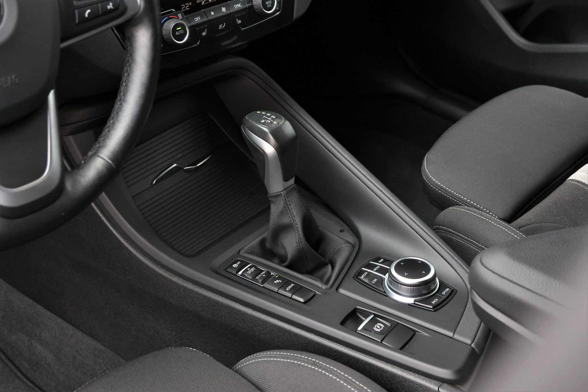 BMW X1 xDrive 25e Steptronic (CH)-image-9