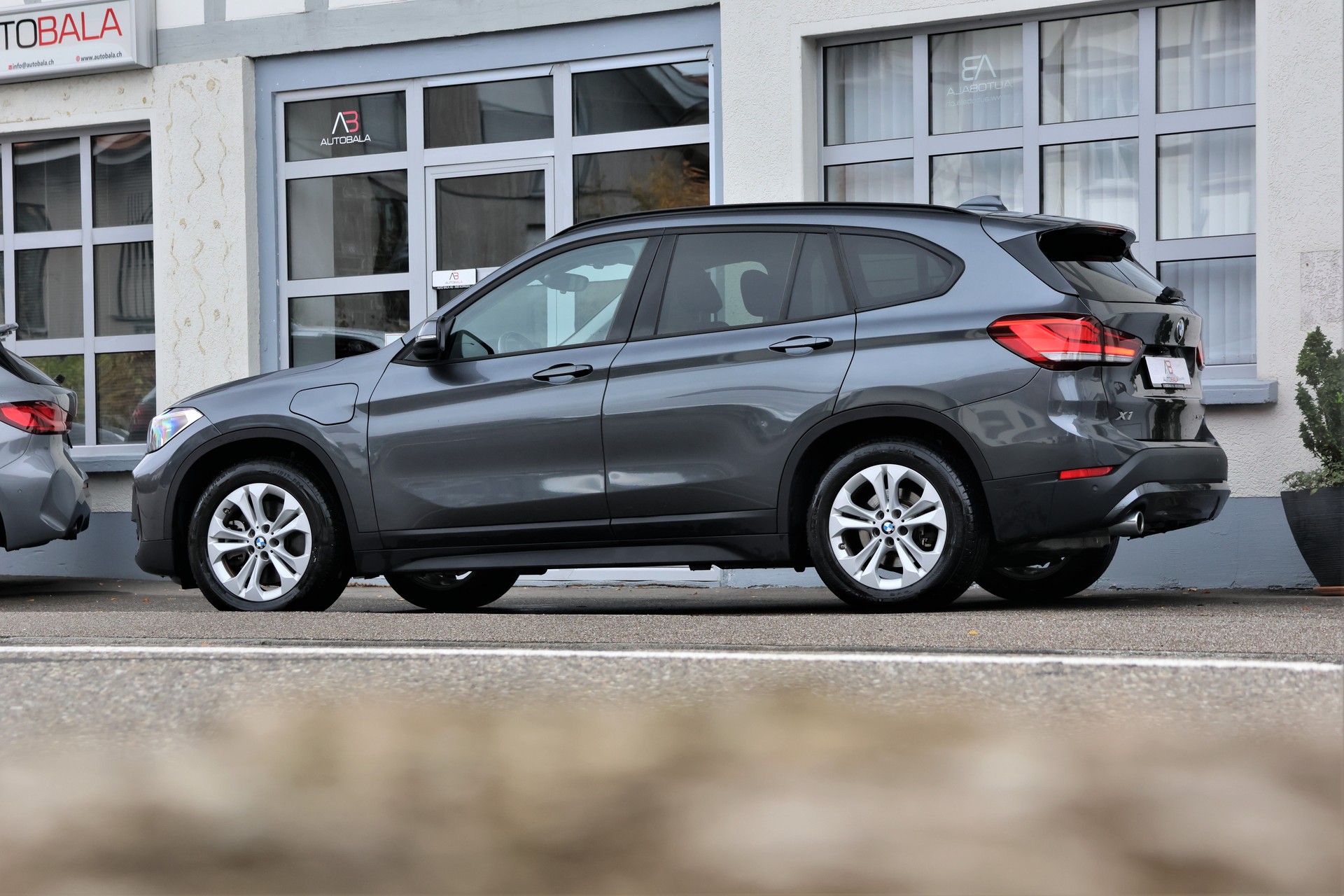 BMW X1 xDrive 25e Steptronic (CH)-image-3
