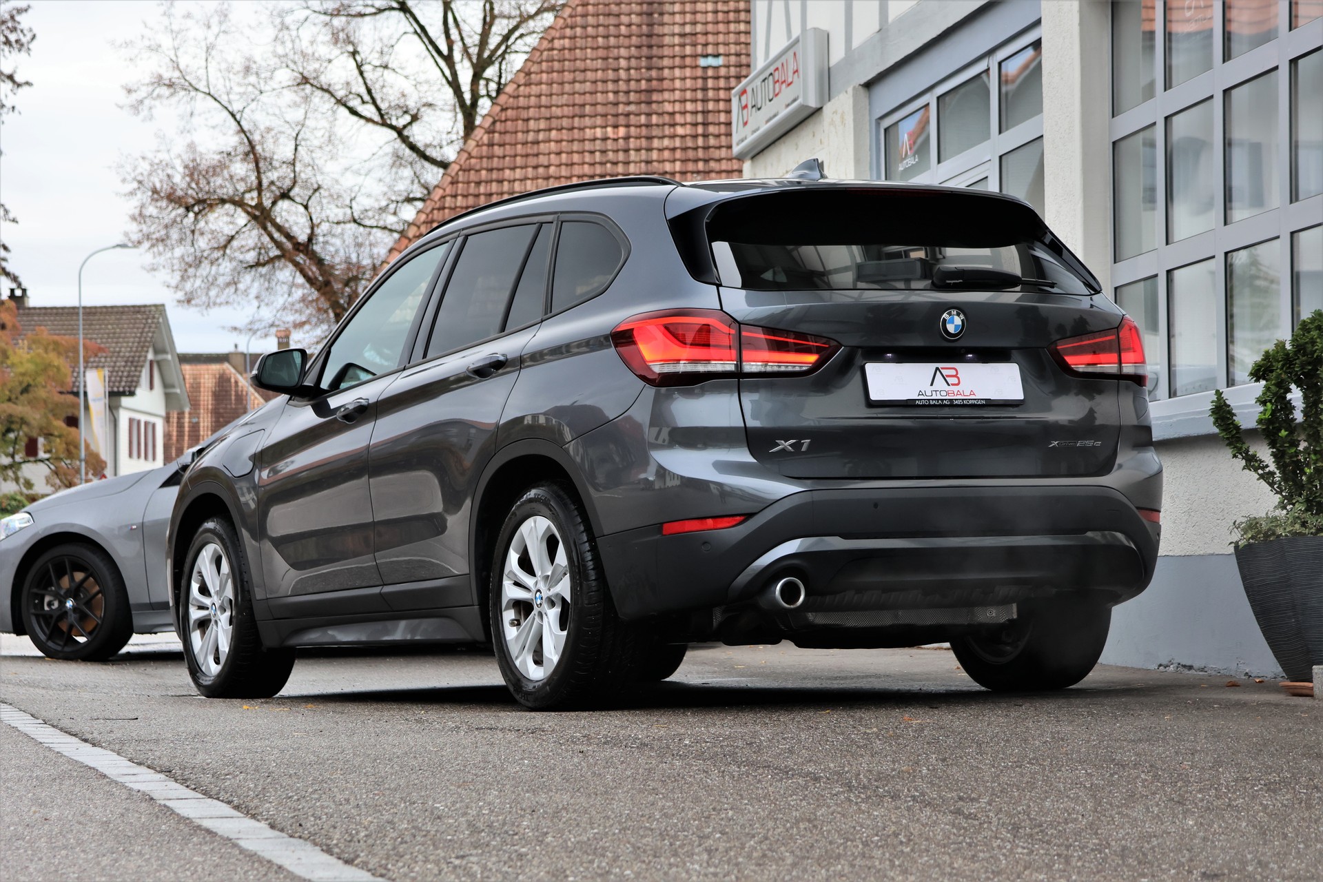 BMW X1 xDrive 25e Steptronic (CH)-image-2