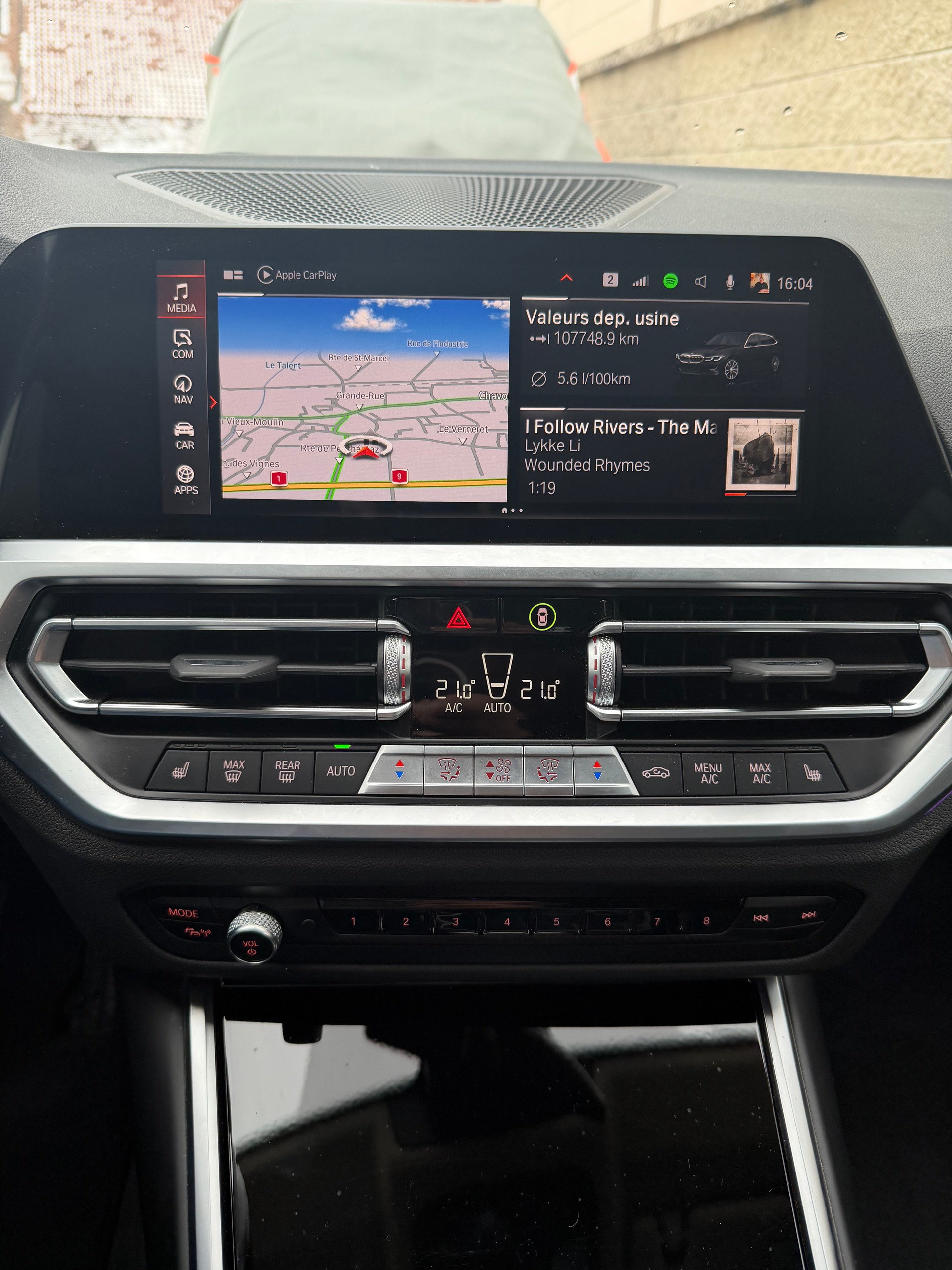BMW 320d xDrive 48V Touring Steptronic-image-6