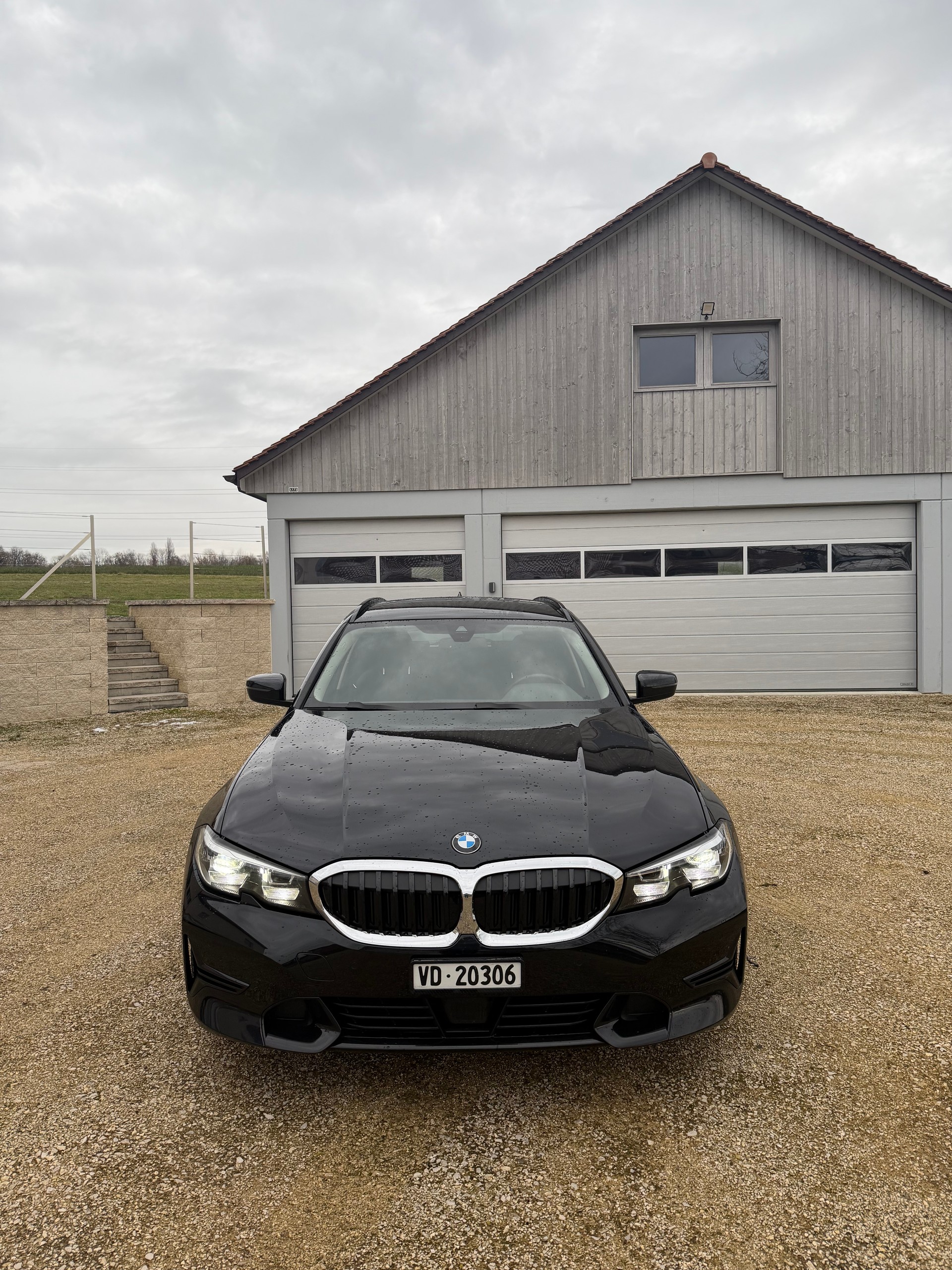 BMW 320d xDrive 48V Touring Steptronic-image-1