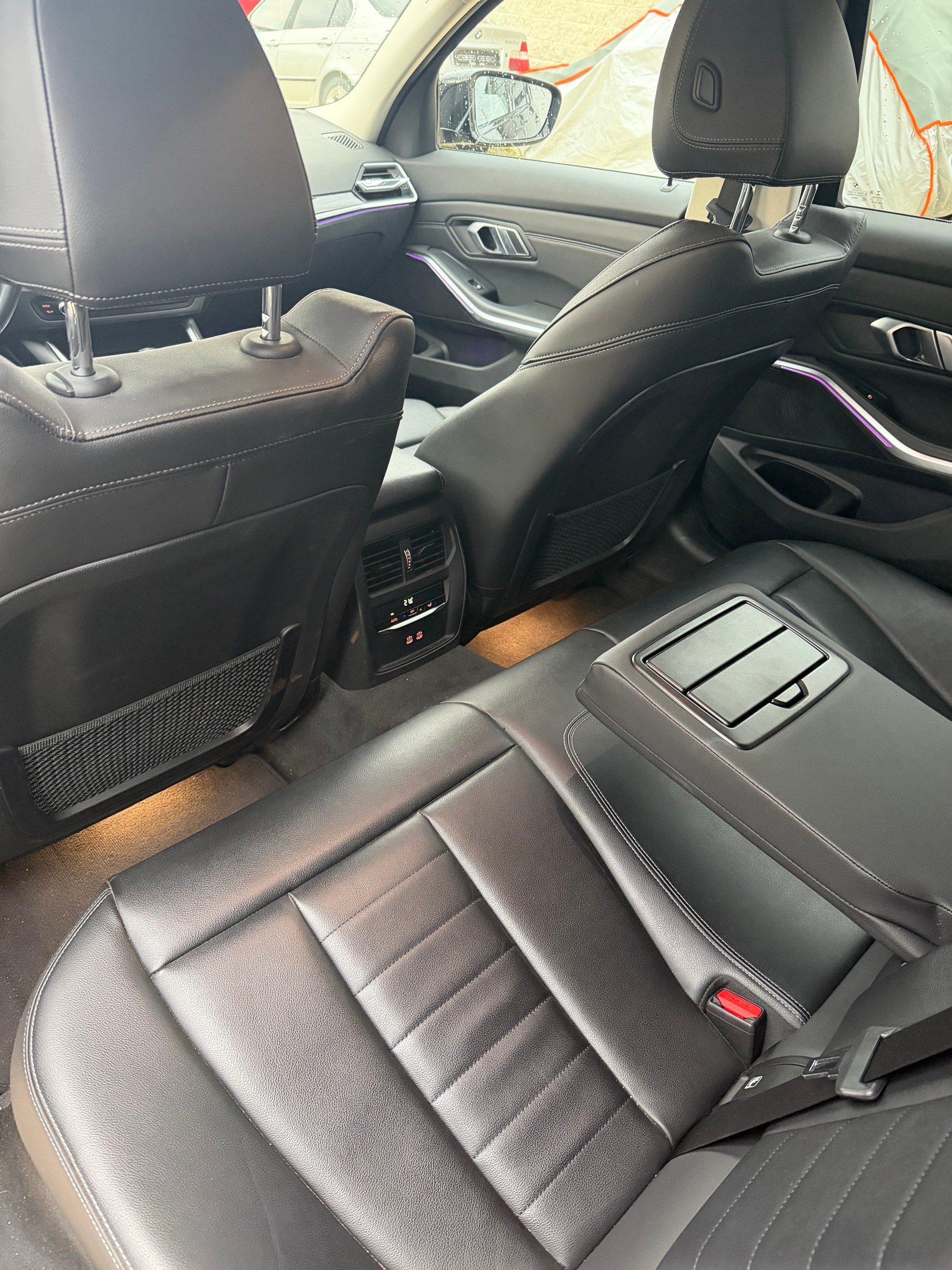BMW 320d xDrive 48V Touring Steptronic-image-9