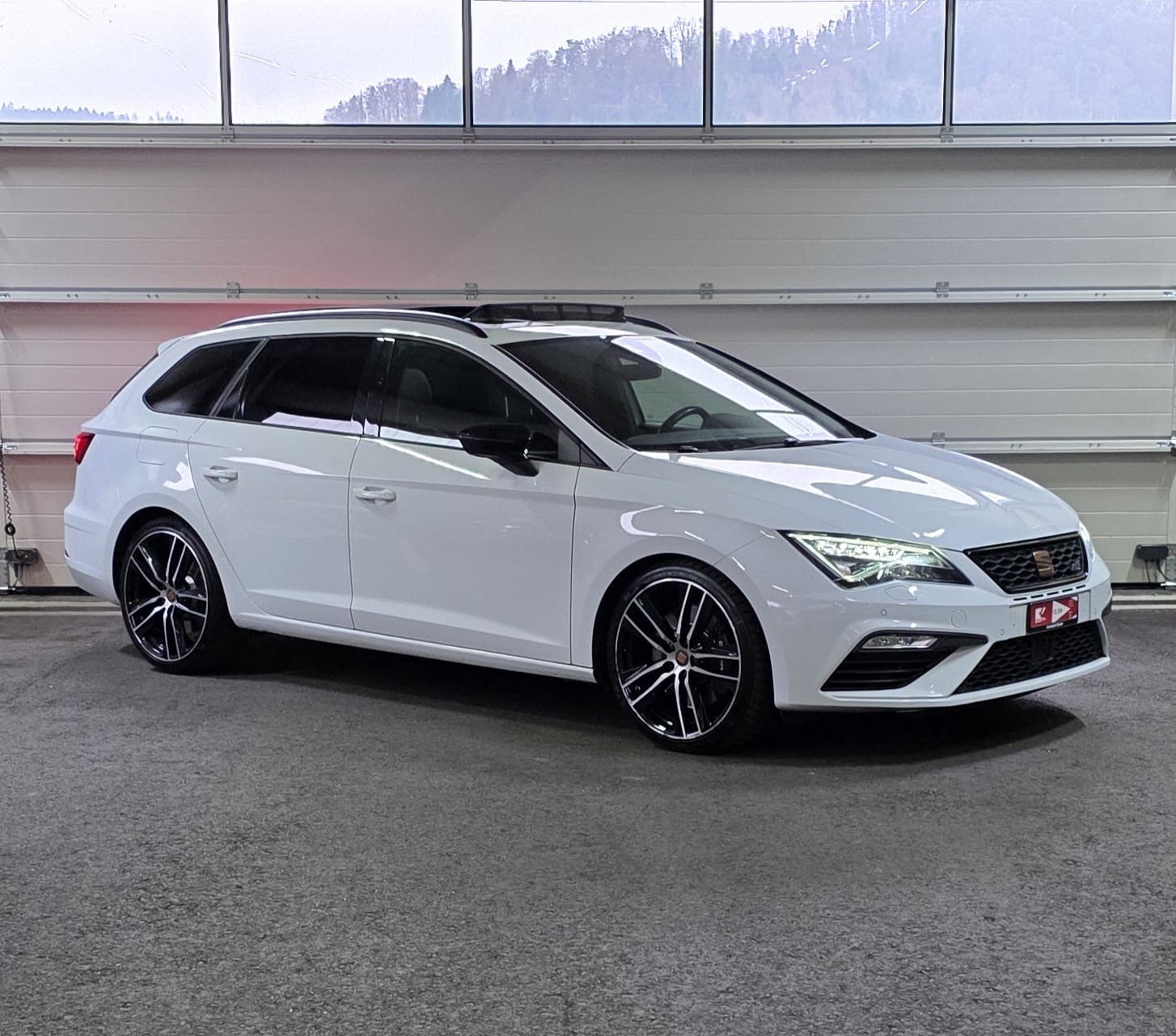 SEAT Leon ST 2.0 TSI Cupra 300 4 Drive DSG-image-6