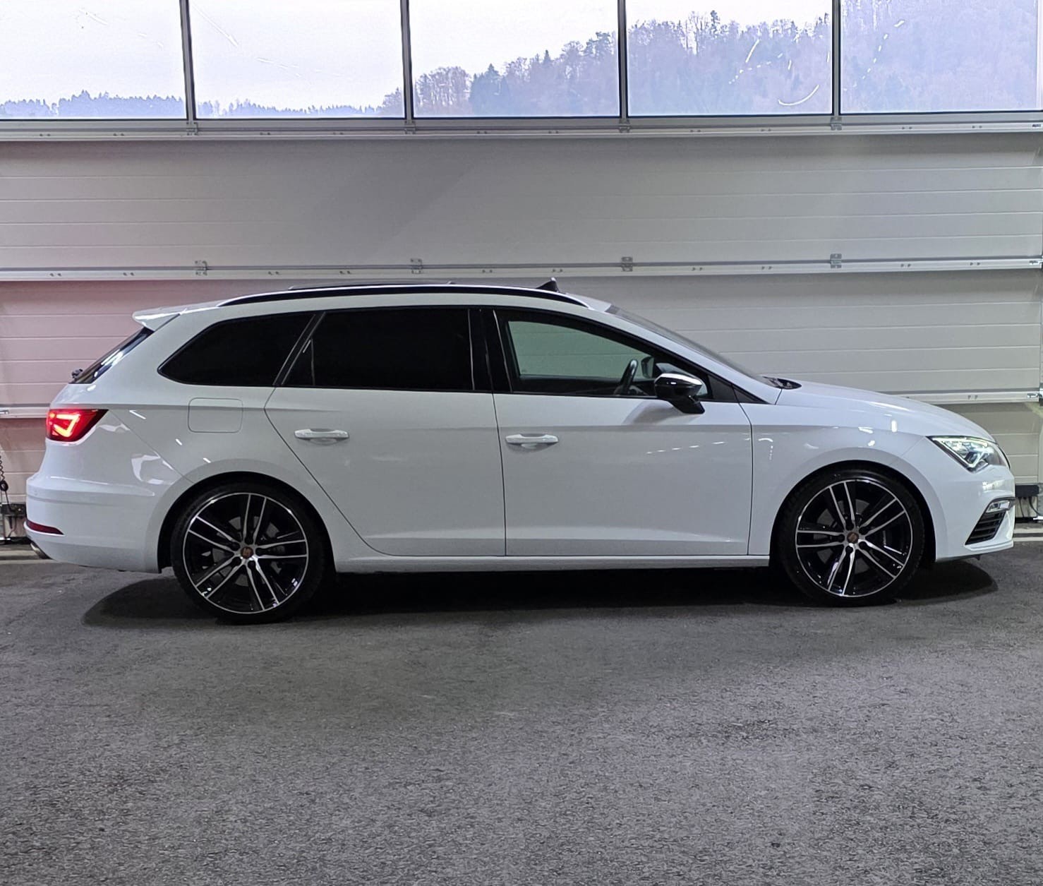 SEAT Leon ST 2.0 TSI Cupra 300 4 Drive DSG-image-5