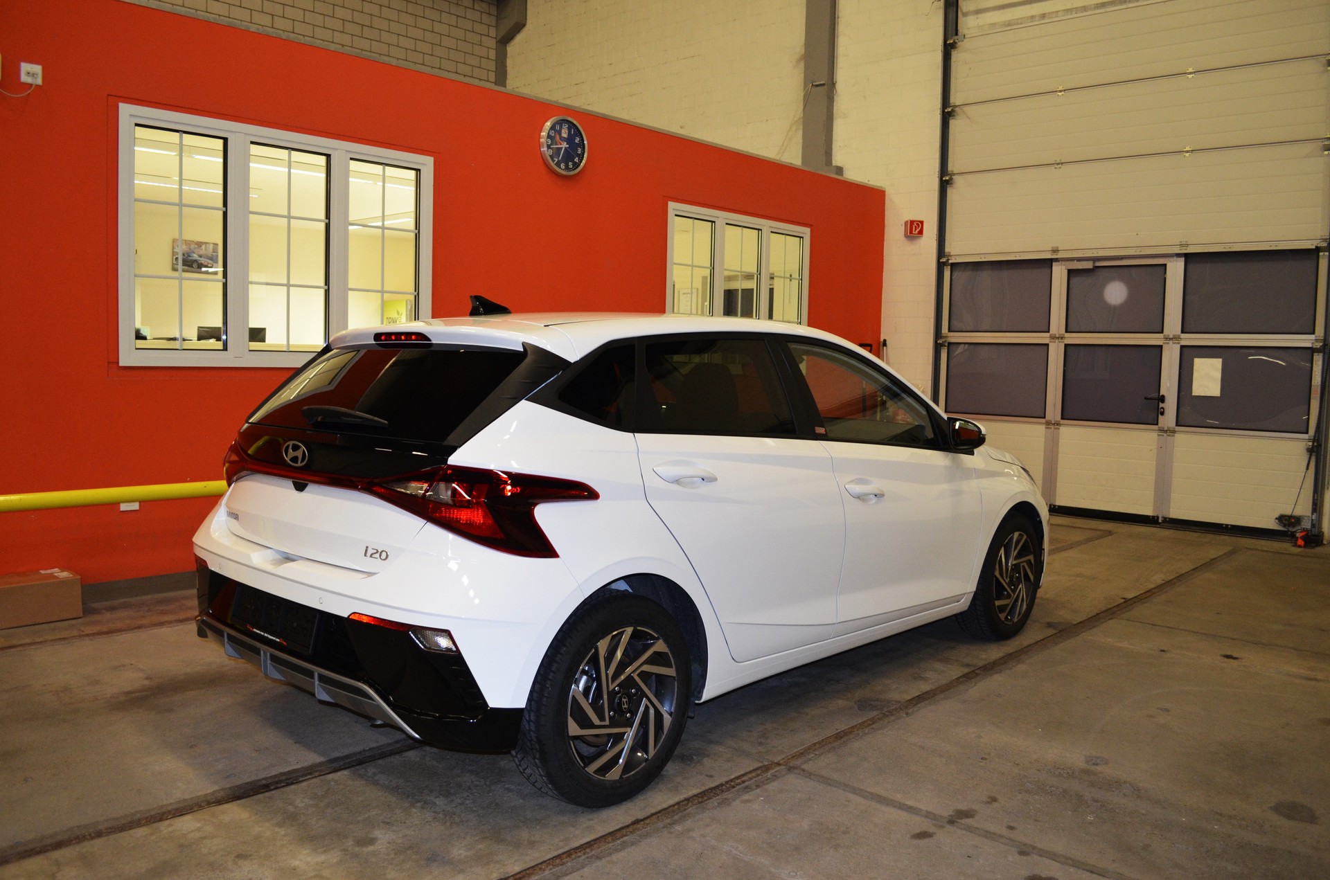 HYUNDAI i20 1.0 T-GDi Amplia DCT-image-4