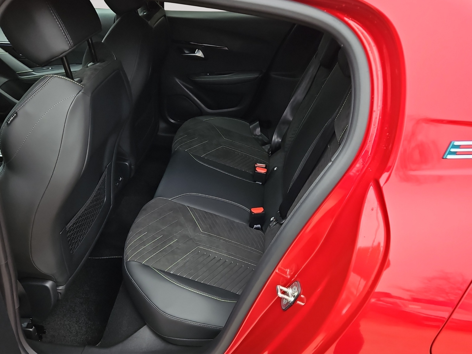 PEUGEOT 208 NEW Elektrik 115kW GT-image-8