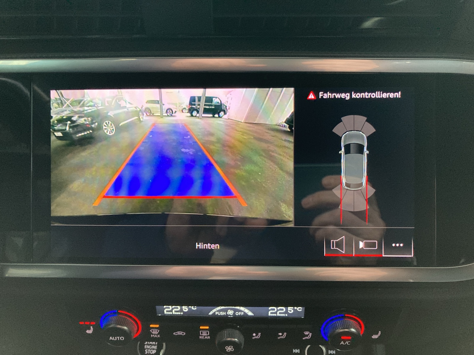 AUDI Q3 Sportback 45 TFSI e S line Attraction S-tronic-image-14