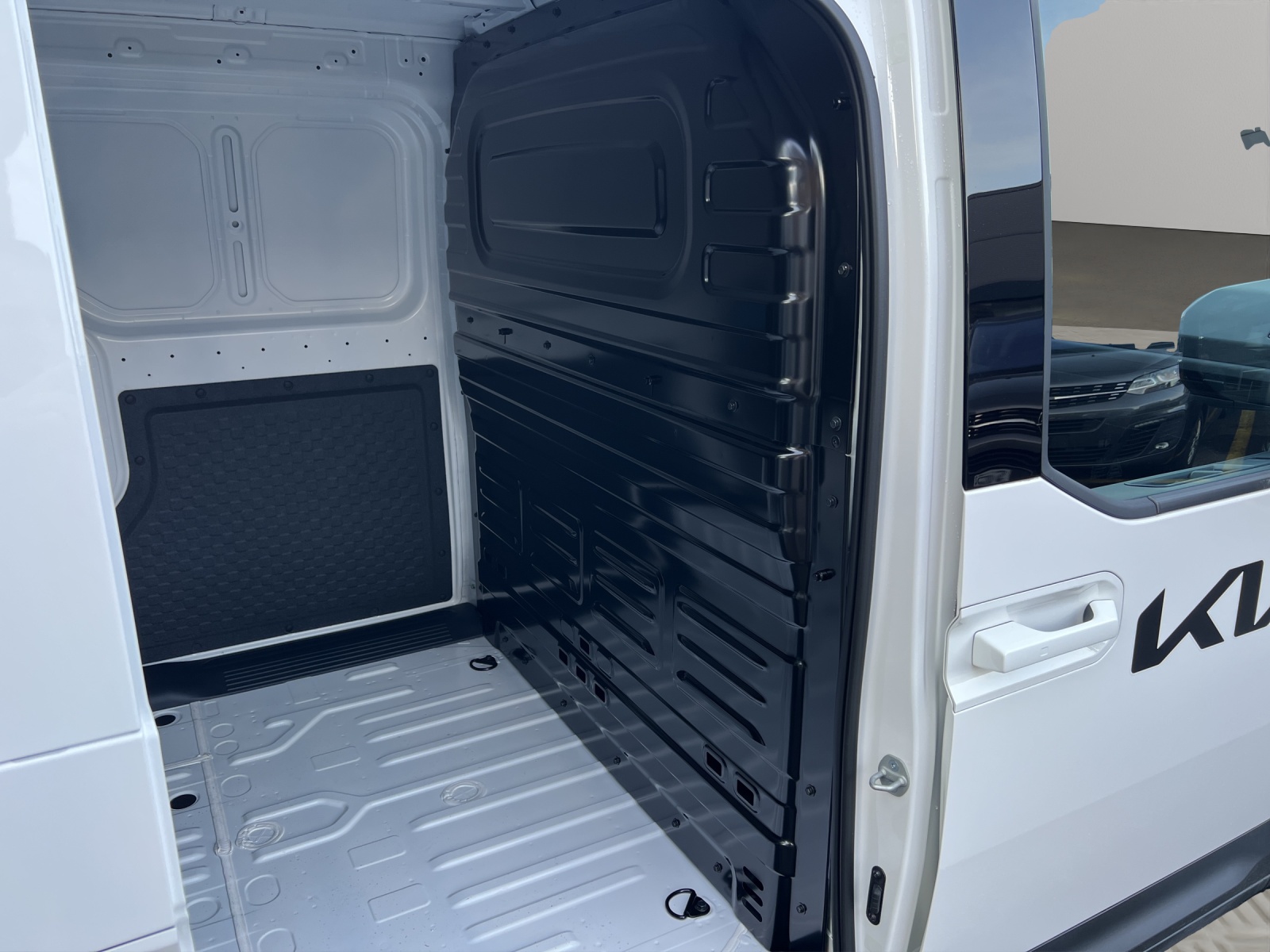 KIA PV5 Cargo 71.2 kWh Elite-image-11