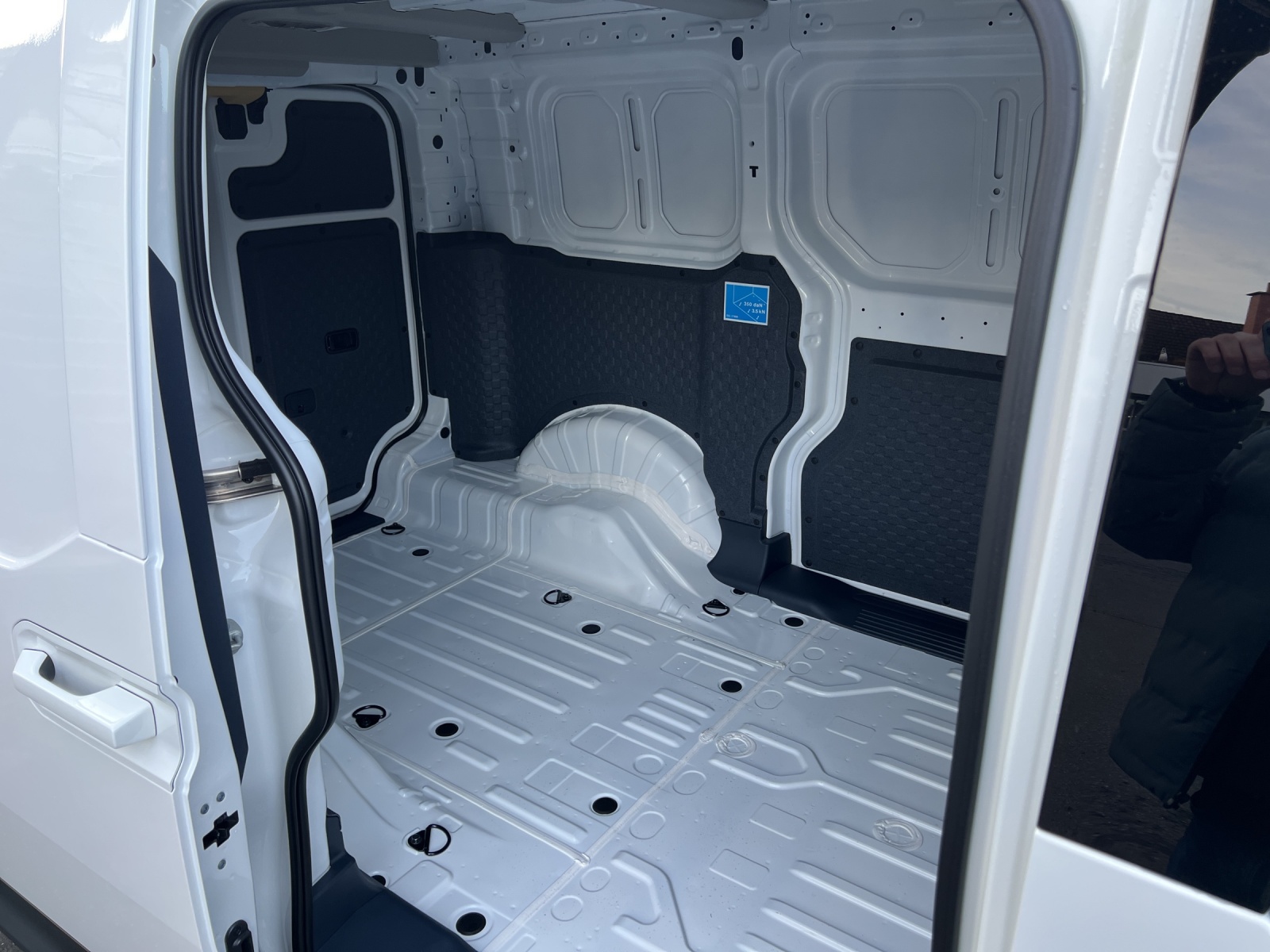 KIA PV5 Cargo 71.2 kWh Elite-image-10