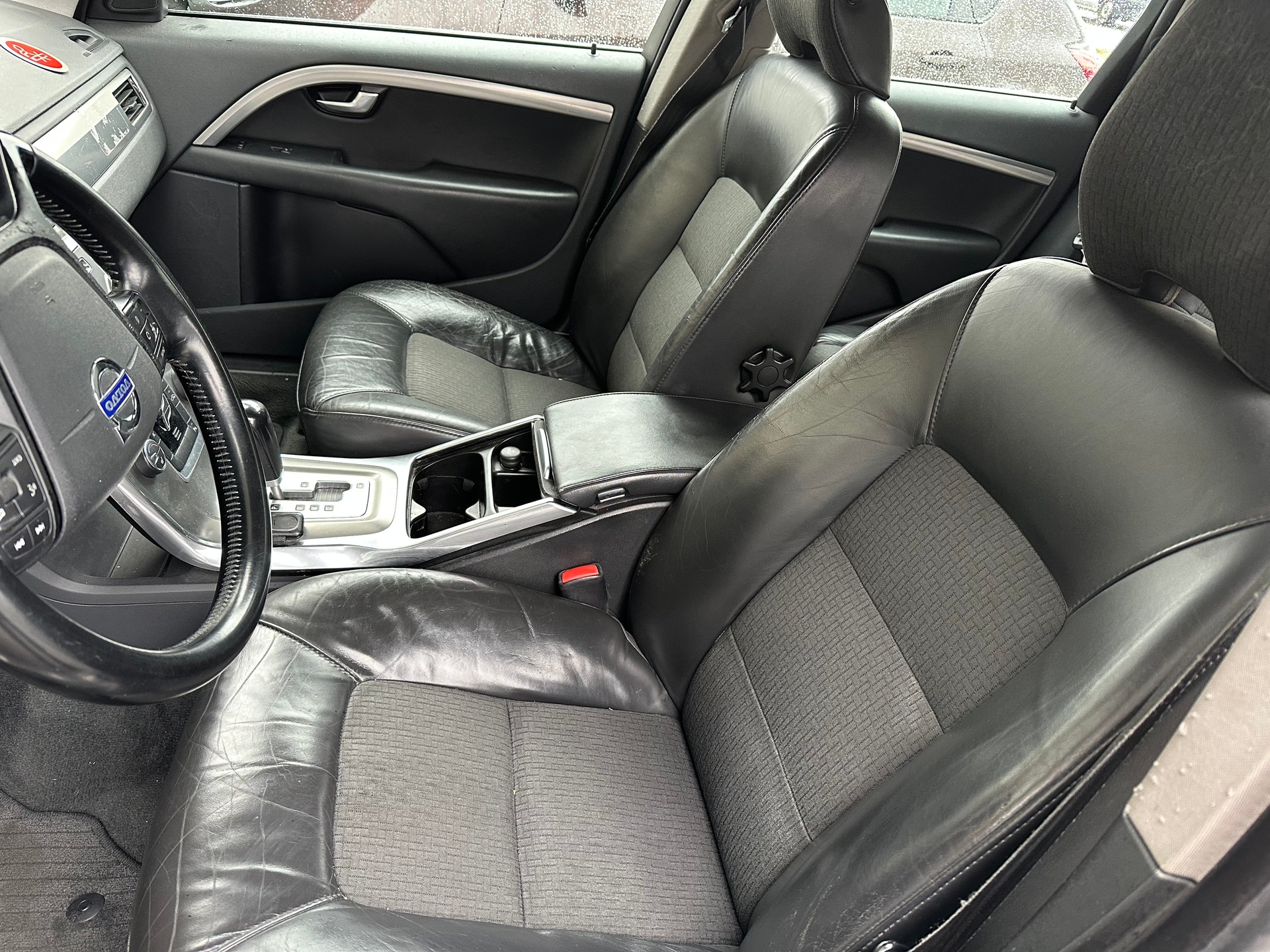 VOLVO V70 D3 Summum Geartronic-image-6