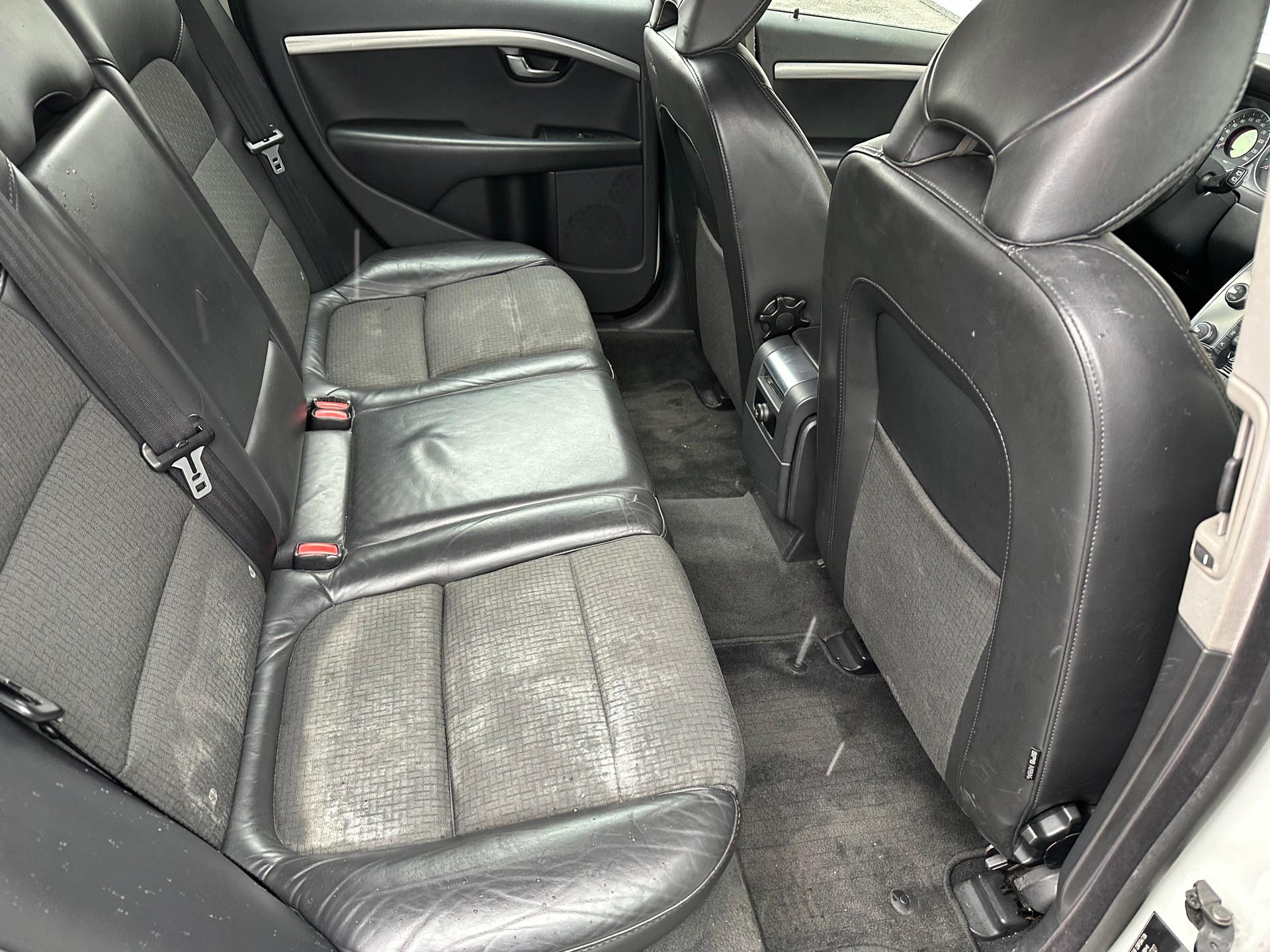VOLVO V70 D3 Summum Geartronic-image-9
