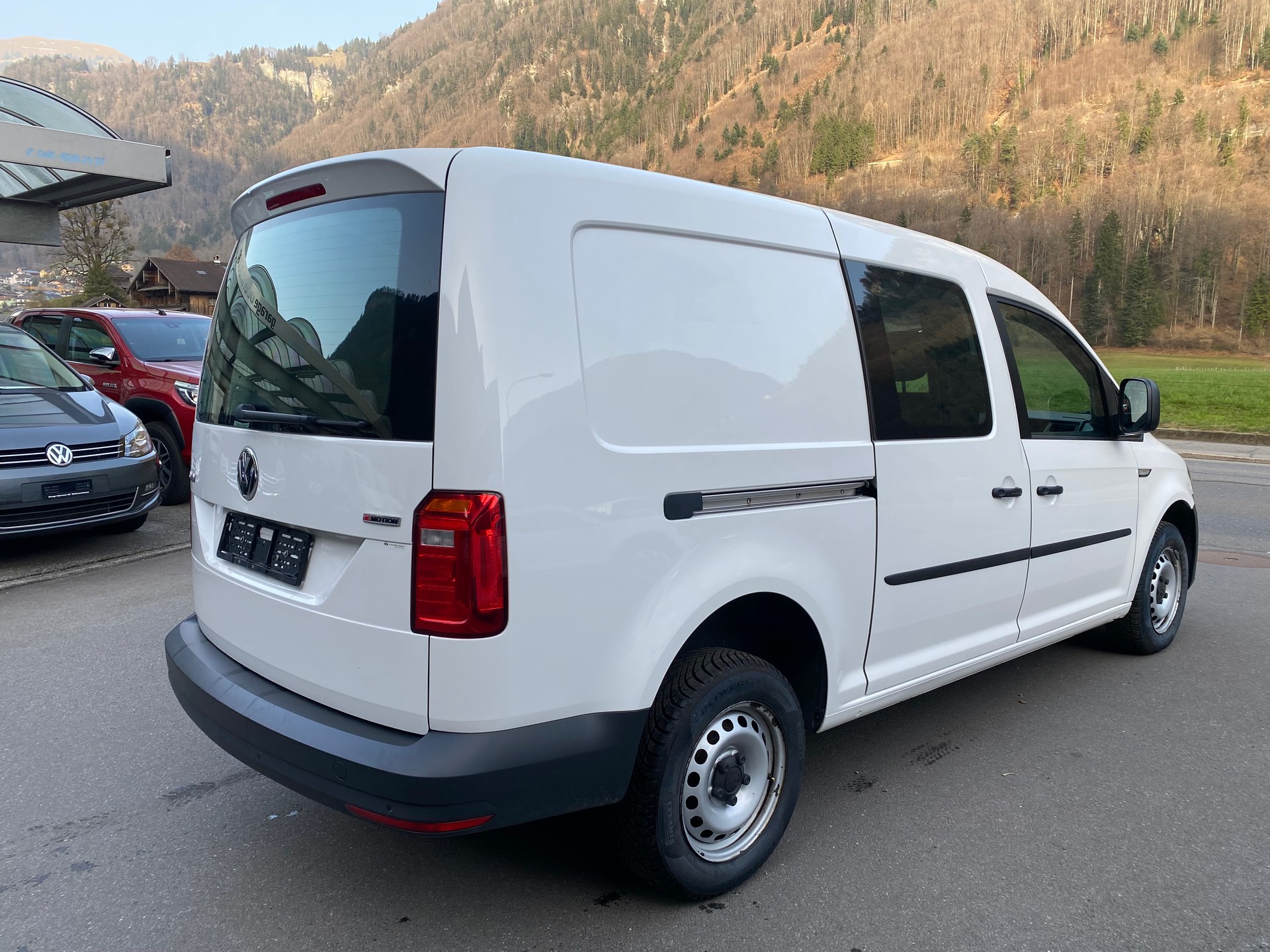 VW Caddy Maxi 2.0TDI 4Motion BlueMotion Technology-image-11