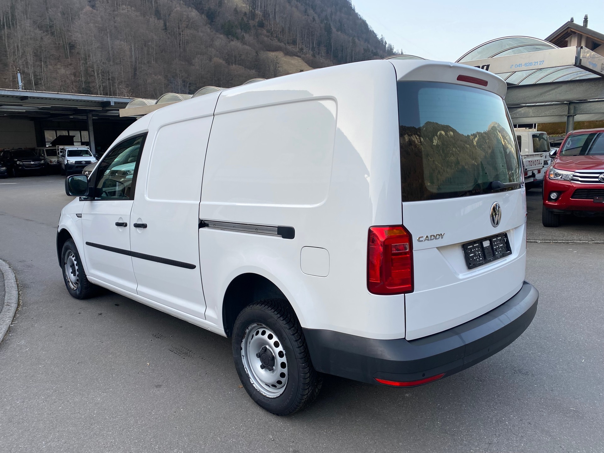 VW Caddy Maxi 2.0TDI 4Motion BlueMotion Technology-image-9