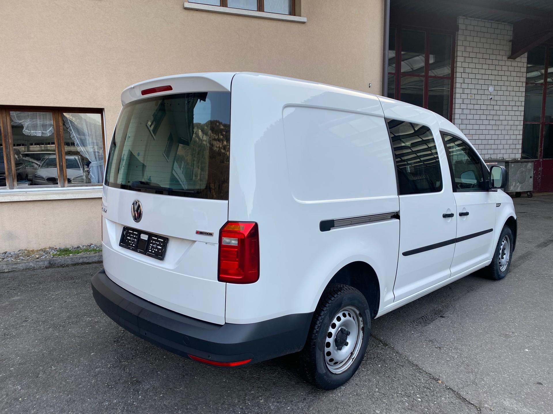 VW Caddy Maxi 2.0TDI 4Motion BlueMotion Technology-image-8