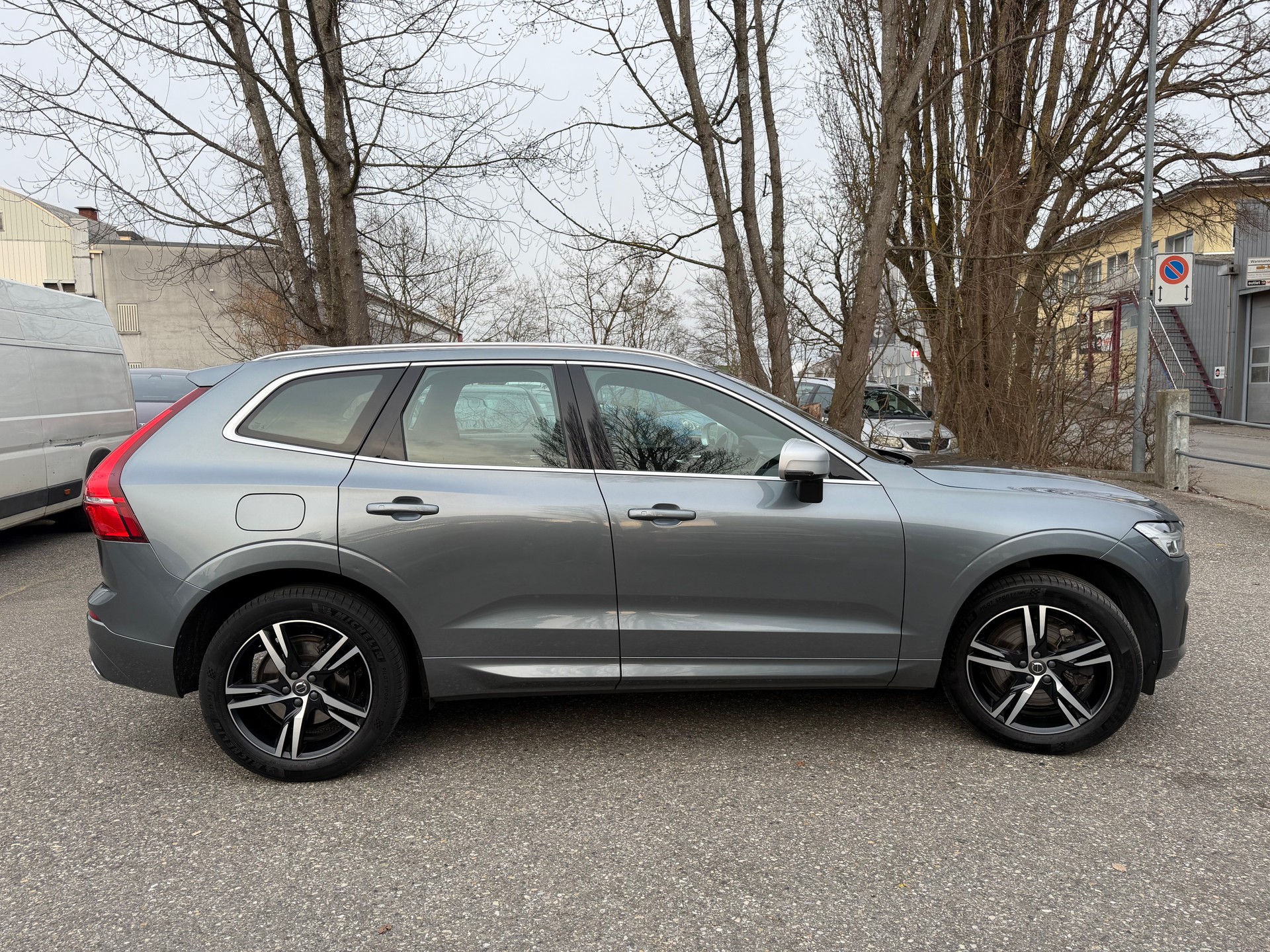 VOLVO XC60 D4 AWD R-Design Geartronic * Leder * Gr. Navi * LED * Klima-auto * PDC v&h-RF-Kamera * Tempomat * Ab MFK 01.2025-image-9