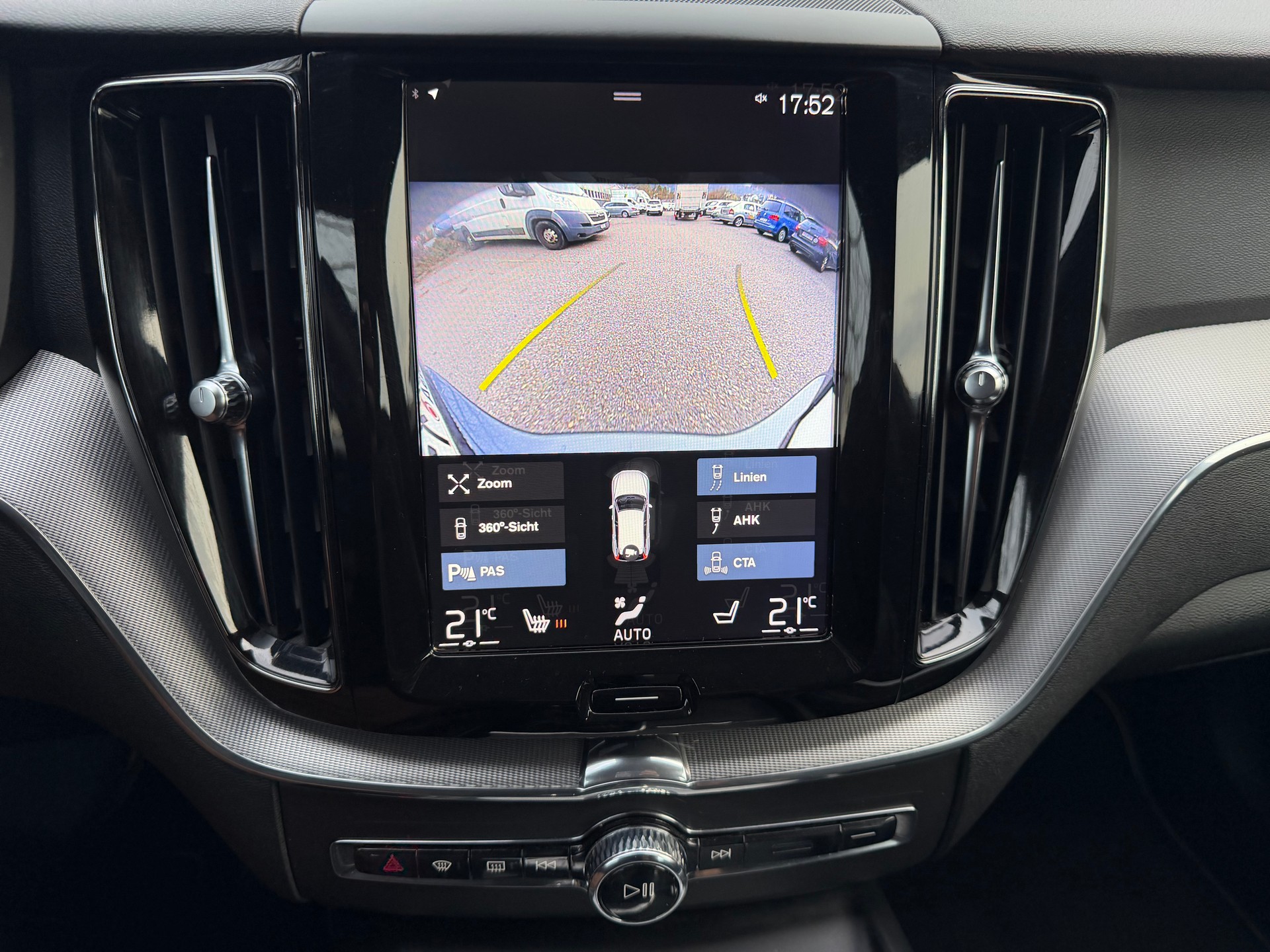 VOLVO XC60 D4 AWD R-Design Geartronic * Leder * Gr. Navi * LED * Klima-auto * PDC v&h-RF-Kamera * Tempomat * Ab MFK 01.2025-image-8
