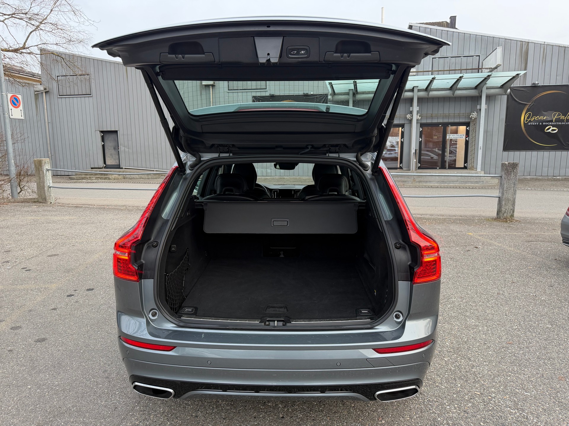 VOLVO XC60 D4 AWD R-Design Geartronic * Leder * Gr. Navi * LED * Klima-auto * PDC v&h-RF-Kamera * Tempomat * Ab MFK 01.2025-image-12