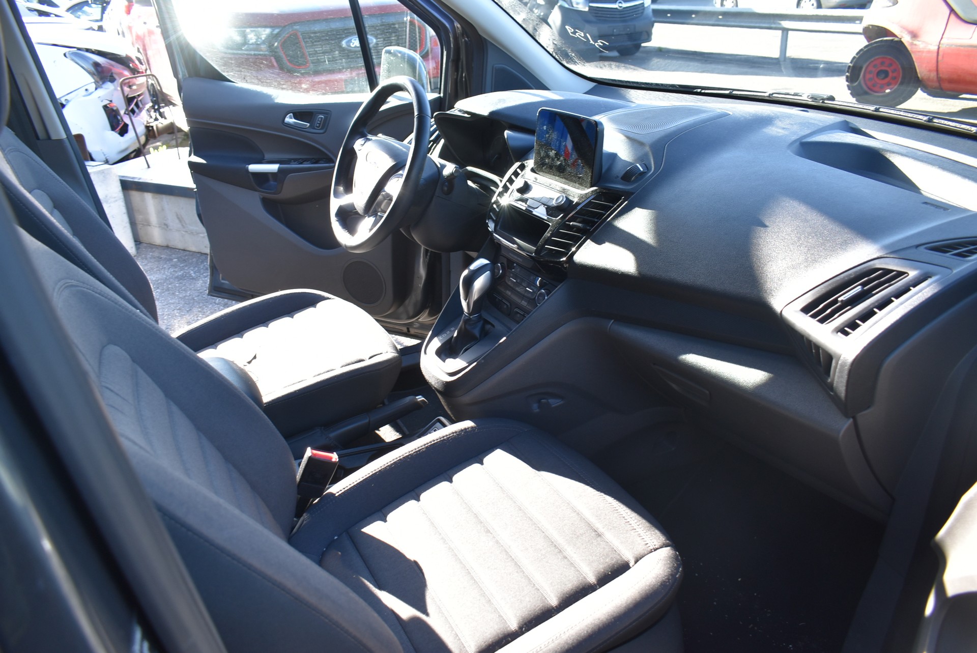 FORD Grand Tourneo Connect 1.5 EcoBlue Active Automat-image-3