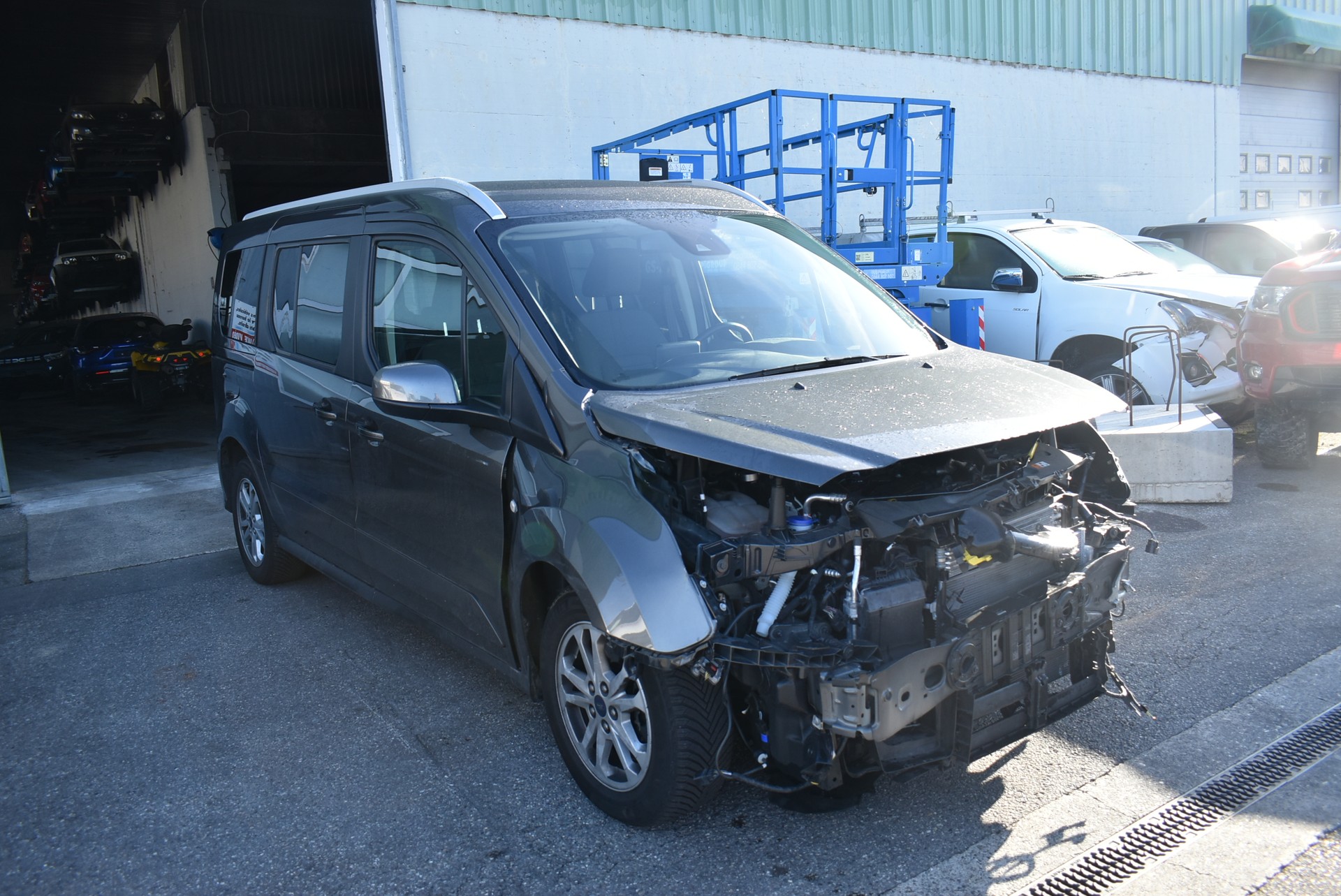 FORD Grand Tourneo Connect 1.5 EcoBlue Active Automat-image-8