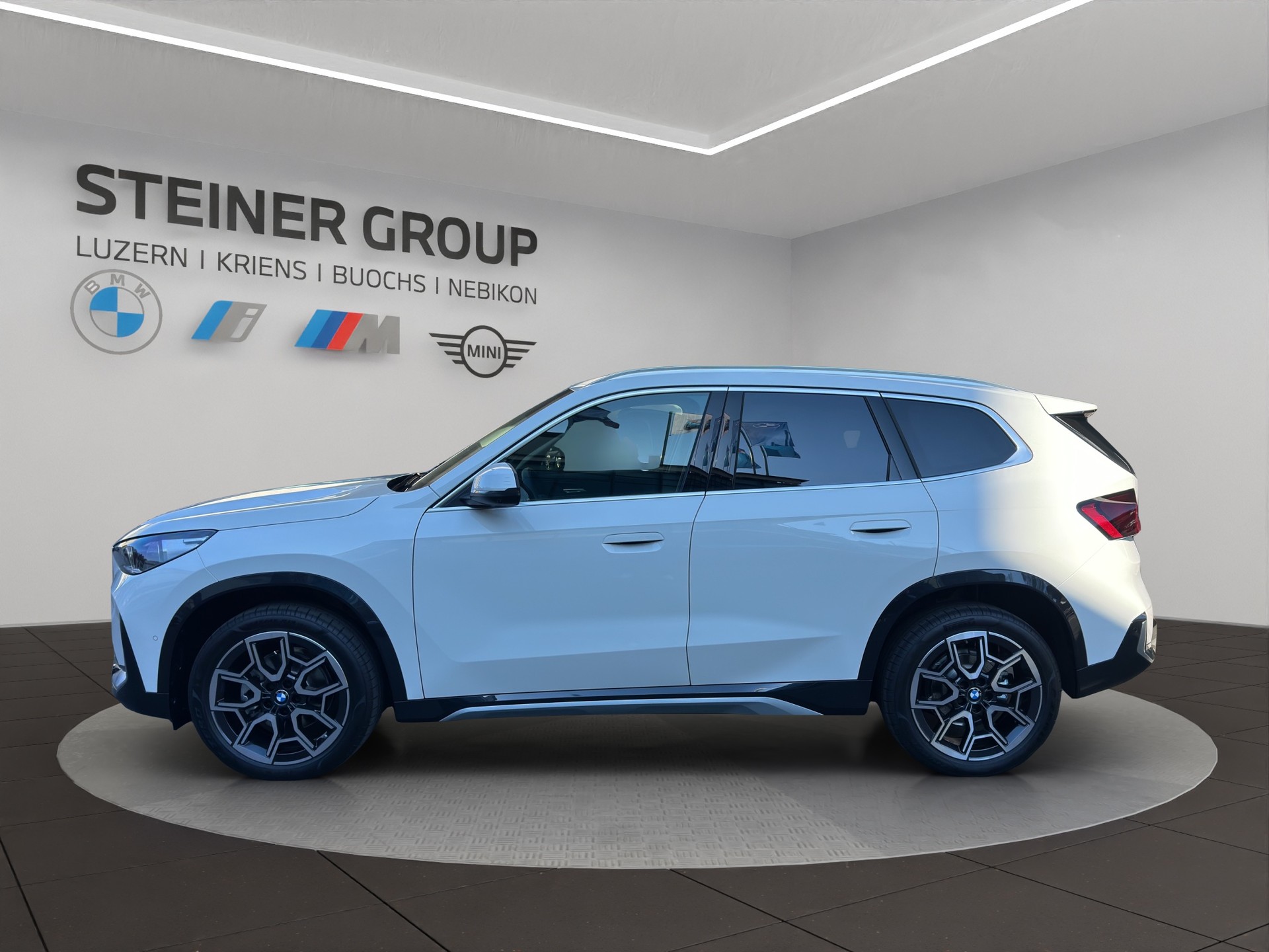 BMW X1 sDrive 18d xLine-image-7