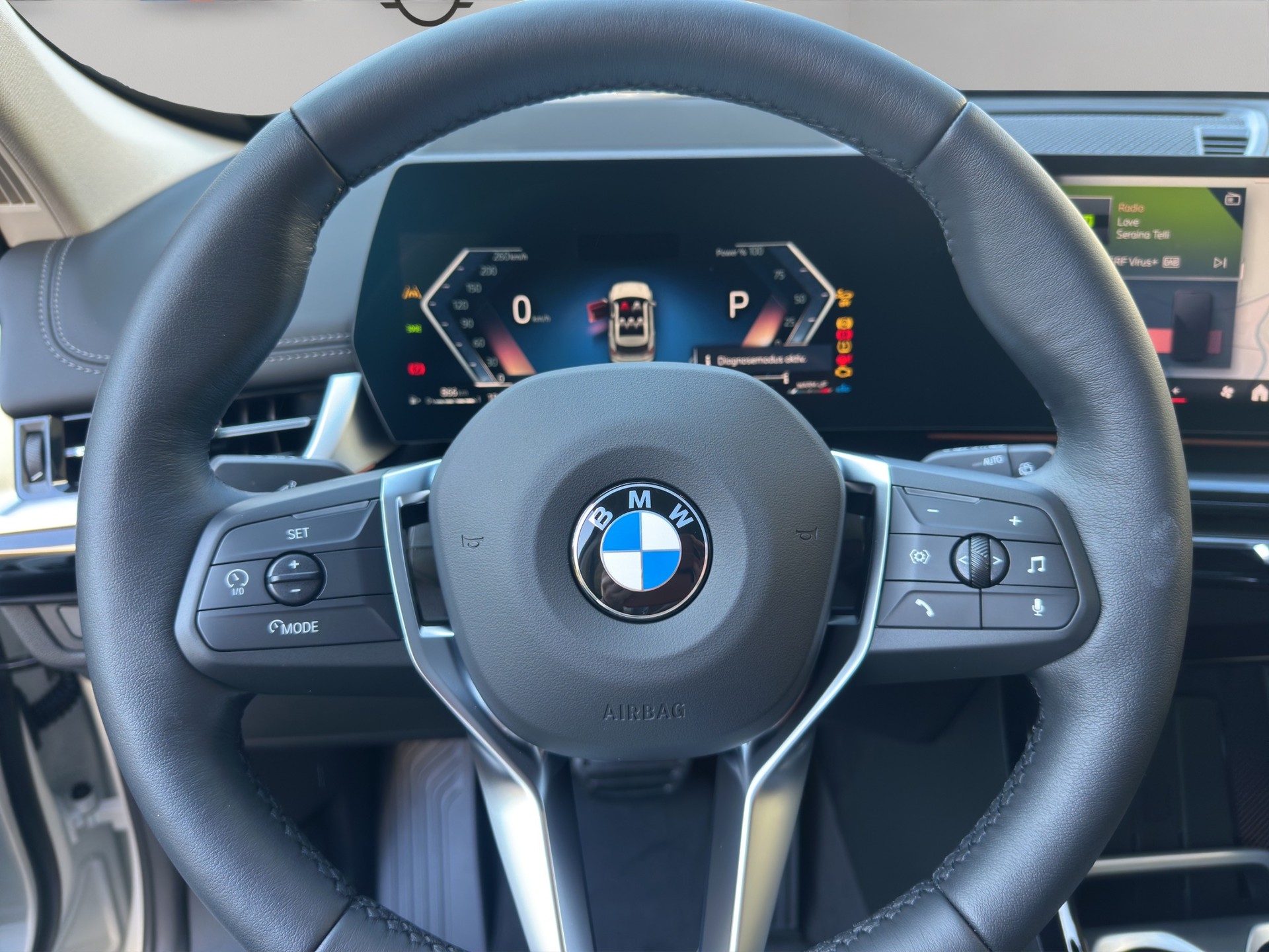BMW X1 sDrive 18d xLine-image-12