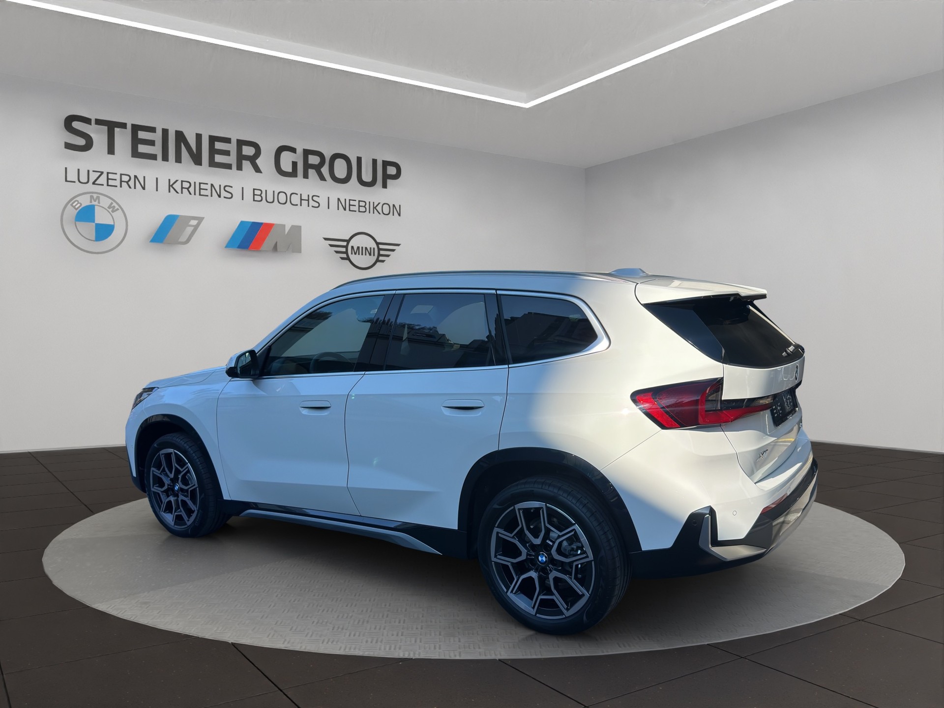 BMW X1 sDrive 18d xLine-image-6