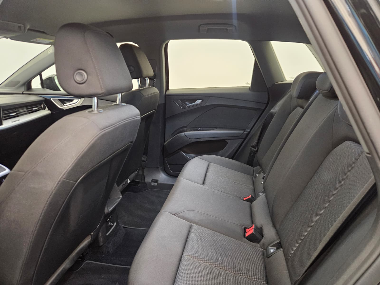 AUDI Q4 e-tron 50 quattro-image-12