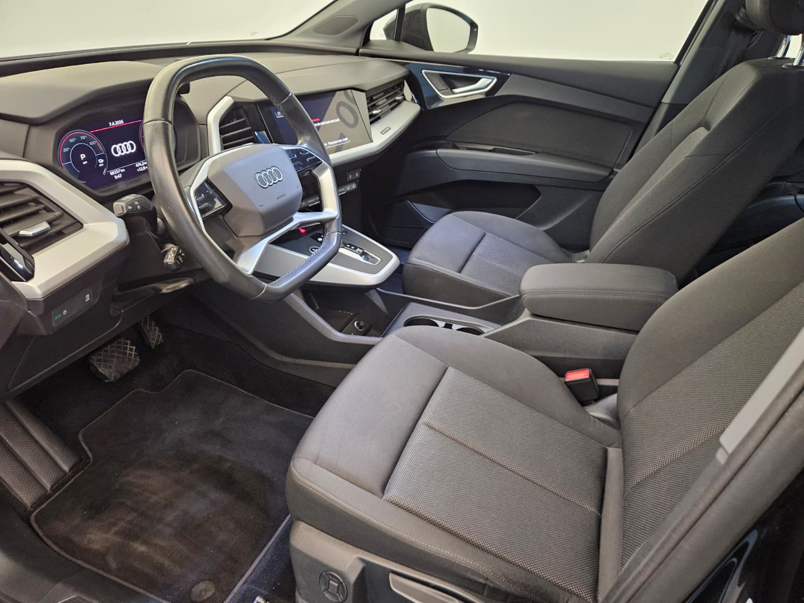 AUDI Q4 e-tron 50 quattro-image-10