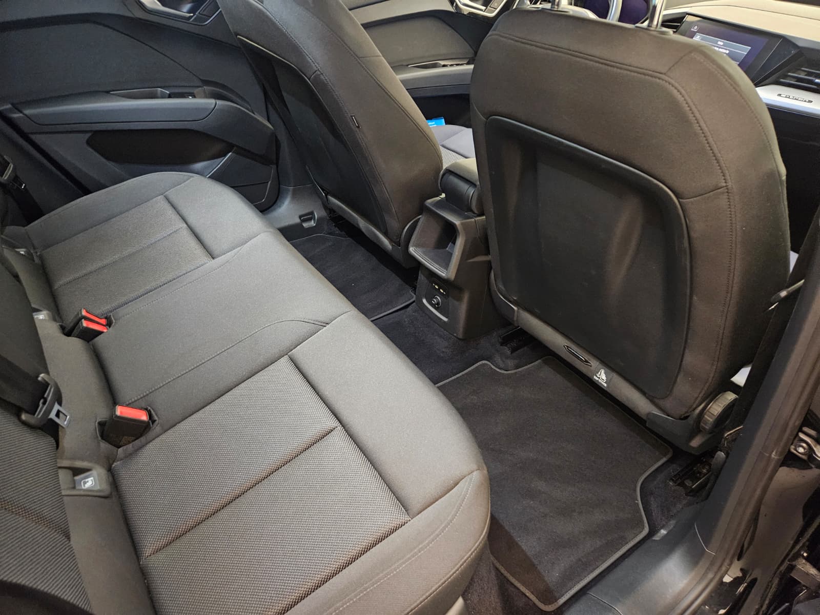 AUDI Q4 e-tron 50 quattro-image-13