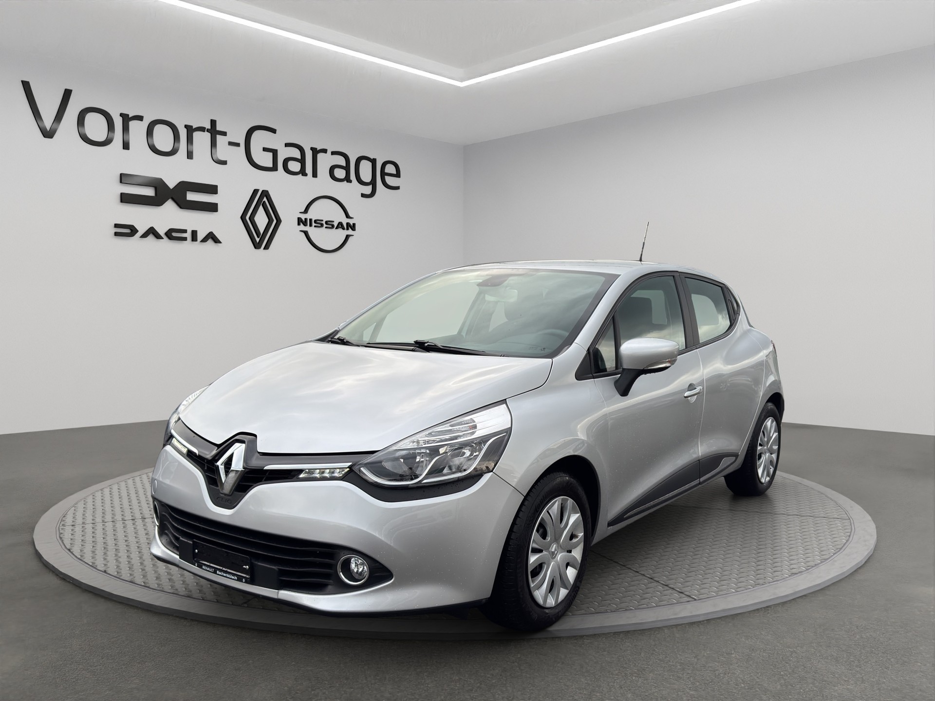 RENAULT Clio 0.9 12V Swiss Edition-image-0