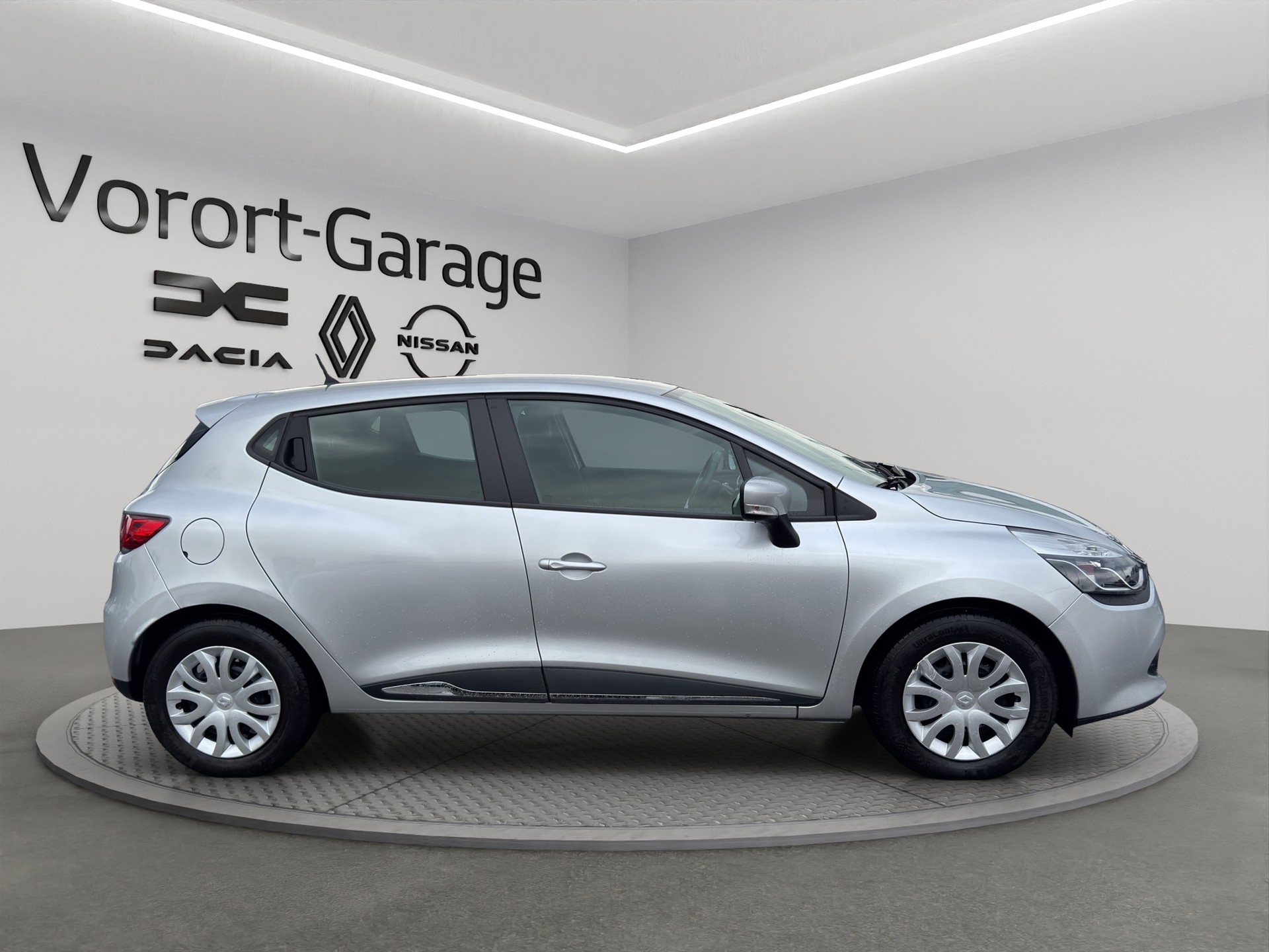 RENAULT Clio 0.9 12V Swiss Edition-image-3