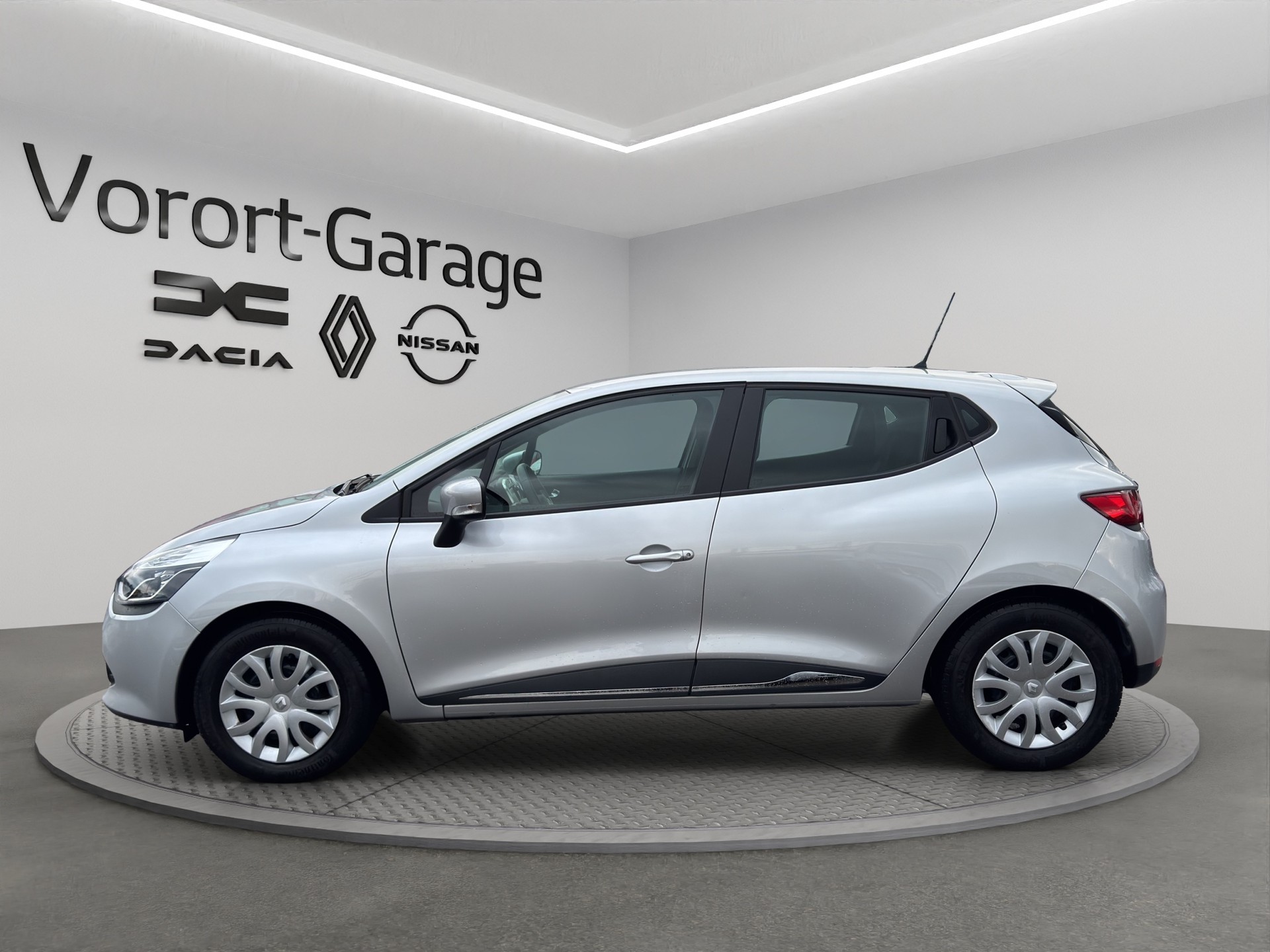 RENAULT Clio 0.9 12V Swiss Edition-image-7