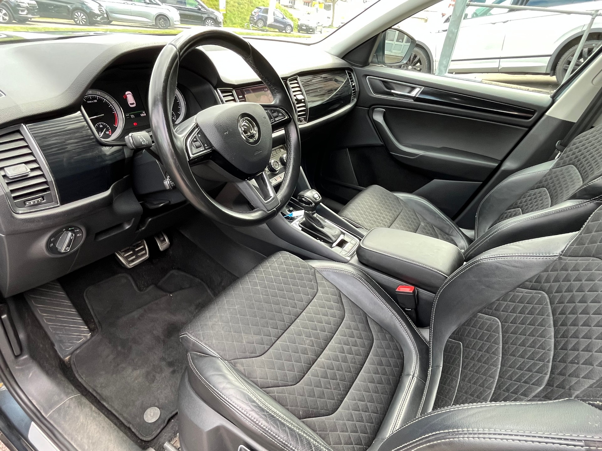 SKODA Kodiaq 2.0 TDI CR Style 4x4 DSG+++7-PLÄTZER+++-image-5