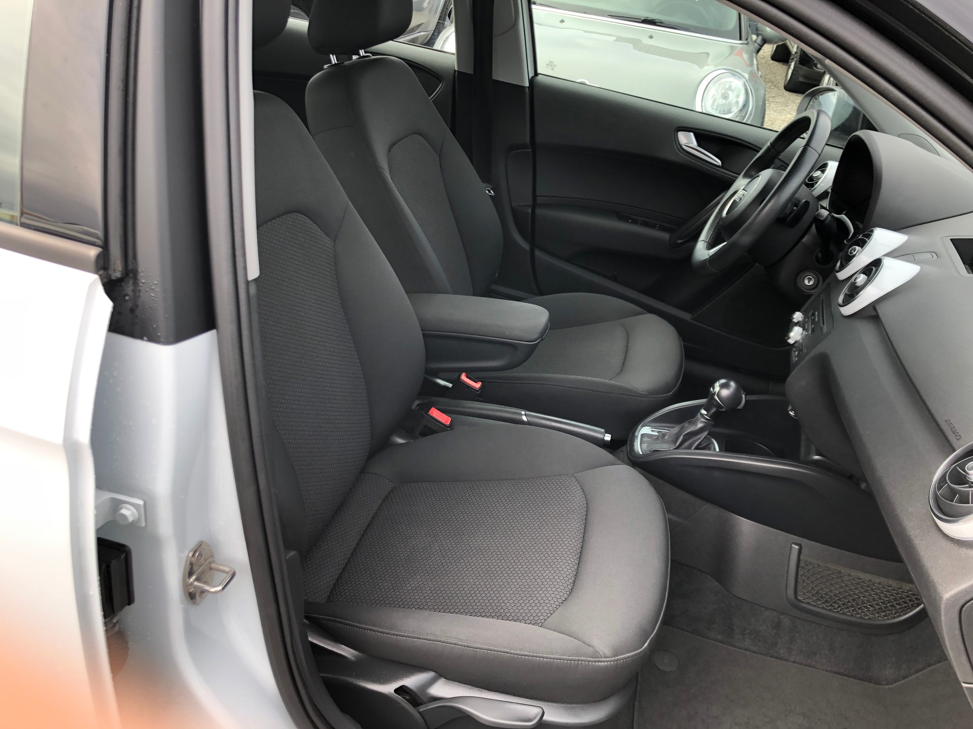 AUDI A1 Sportback 1.6 TDI admired S-Line DSG-image-9