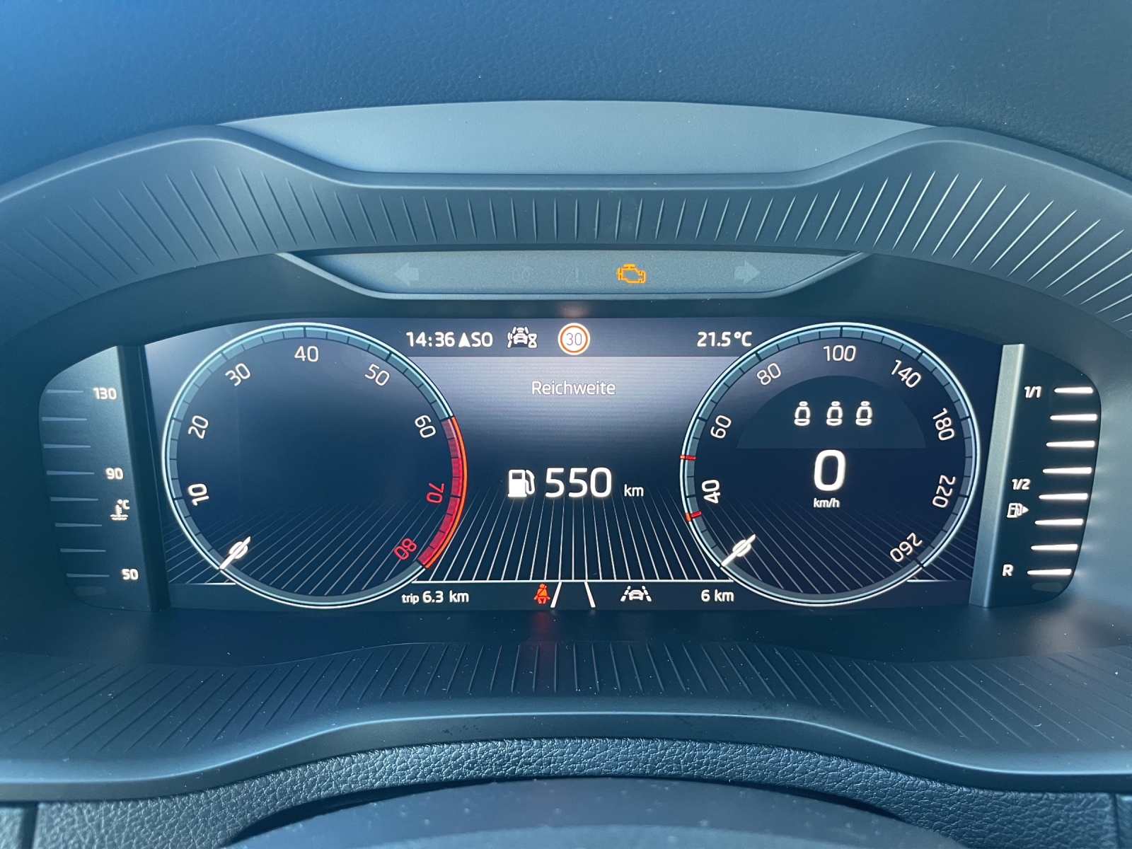 SKODA Karoq 1.5 TSI Selection-image-8