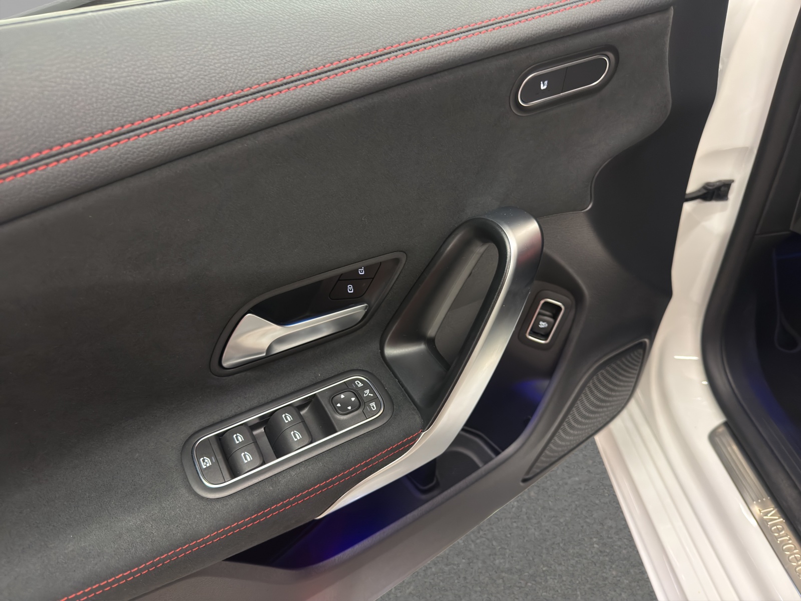 MERCEDES-BENZ CLA 220 4M - AMG / Rückfahrkamera / Ambiente-Licht-image-12