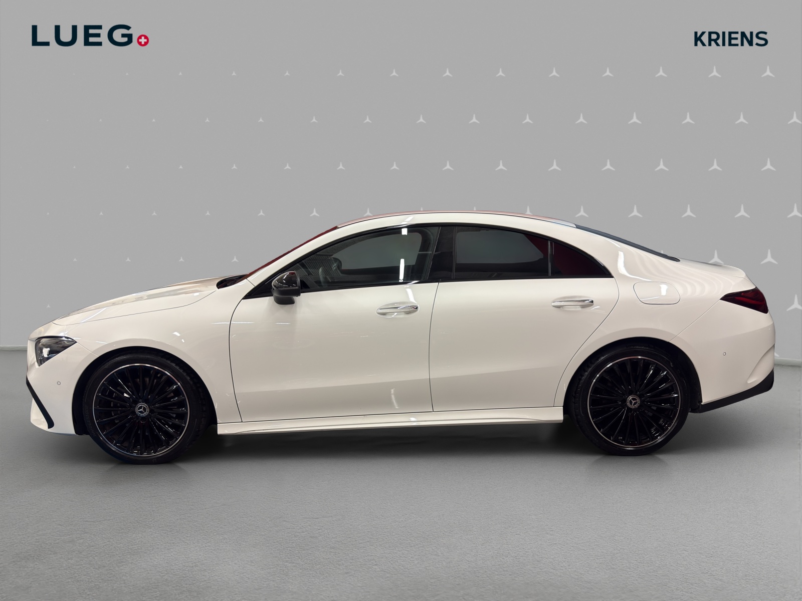 MERCEDES-BENZ CLA 220 4M - AMG / Rückfahrkamera / Ambiente-Licht-image-1