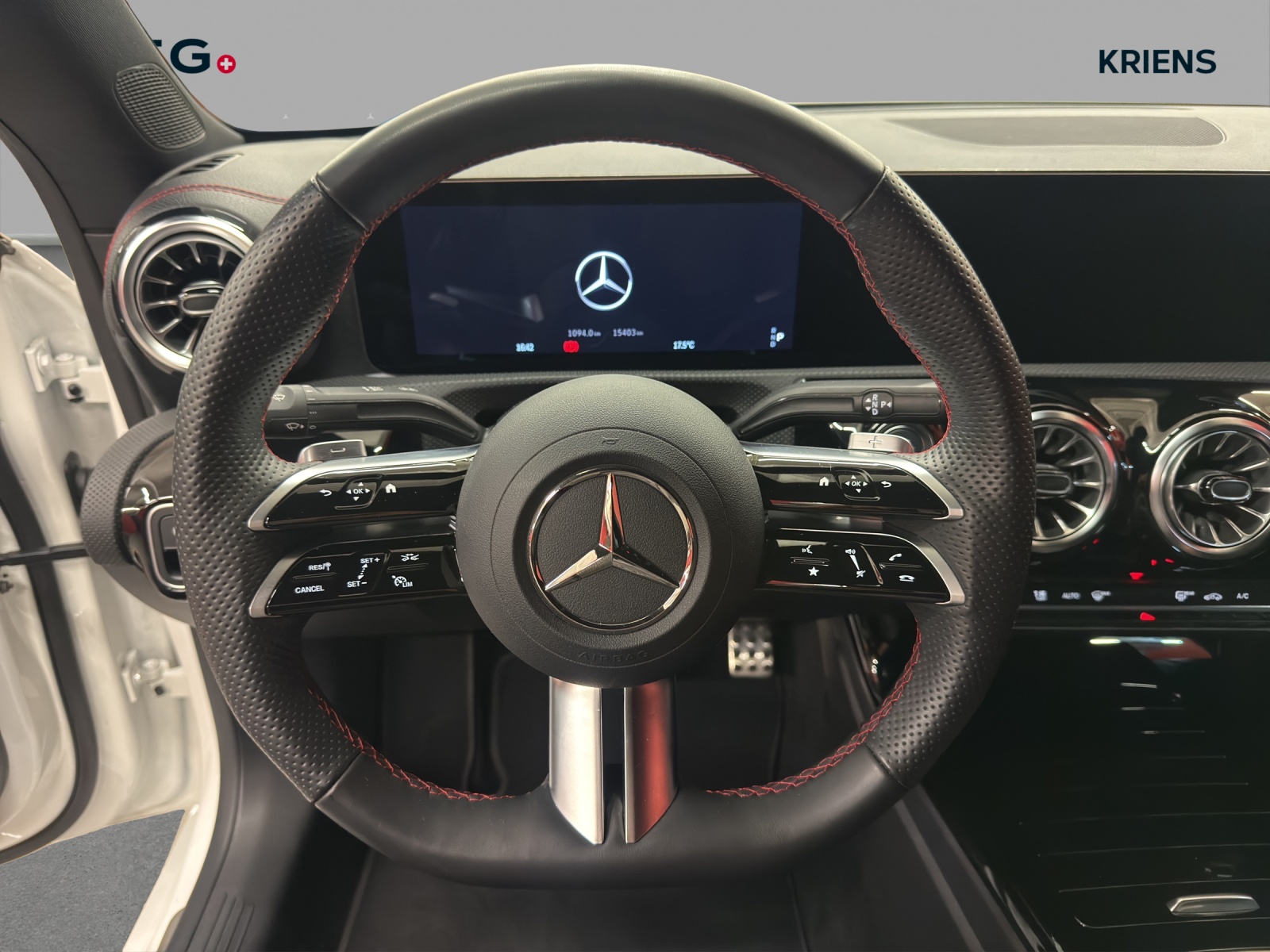 MERCEDES-BENZ CLA 220 4M - AMG / Rückfahrkamera / Ambiente-Licht-image-9