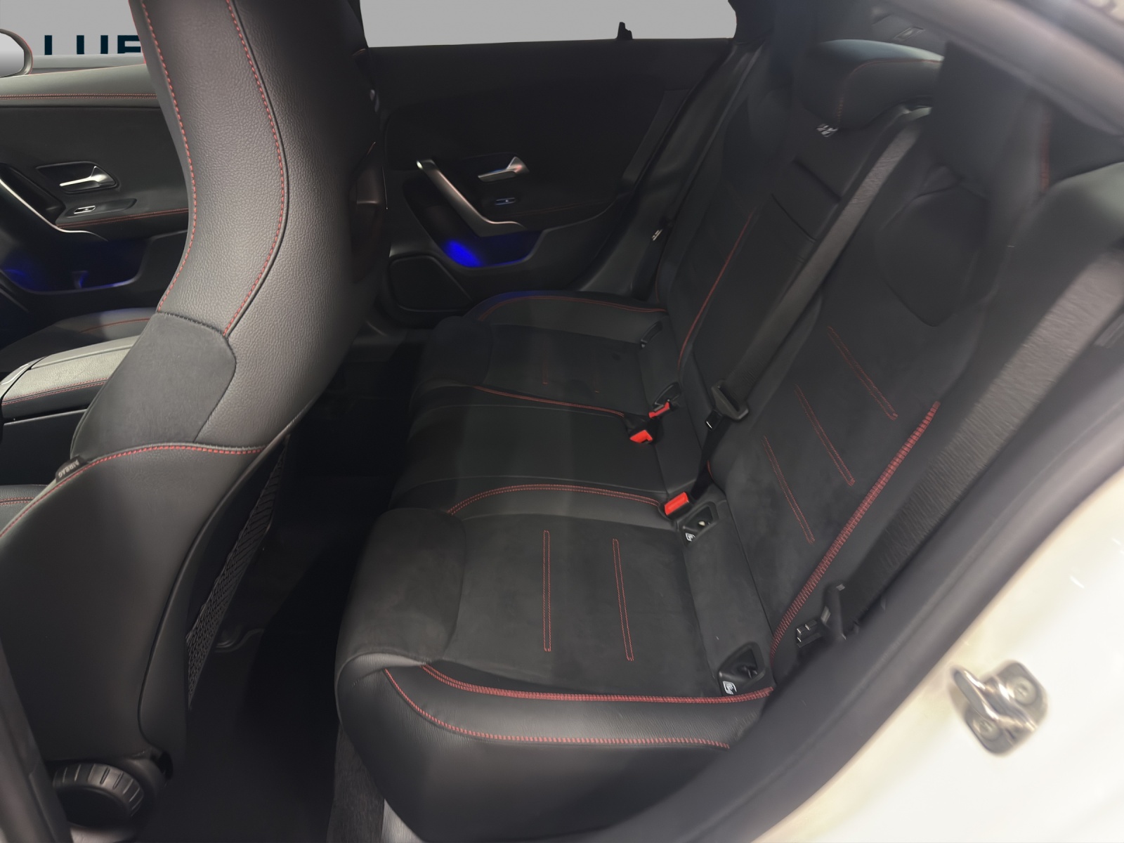 MERCEDES-BENZ CLA 220 4M - AMG / Rückfahrkamera / Ambiente-Licht-image-13