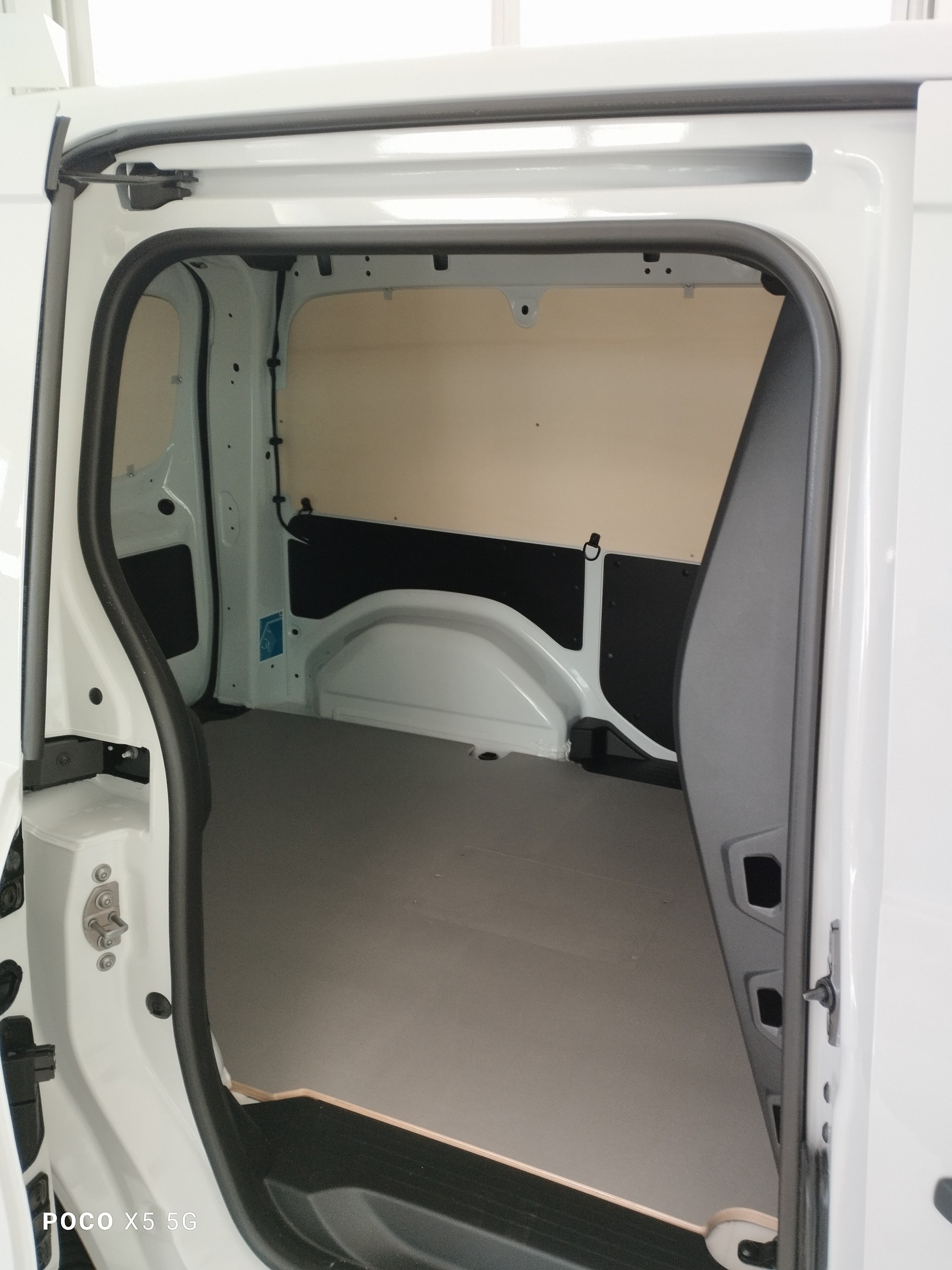 MERCEDES-BENZ eCitan Standard 2716mm S WORKER-image-5