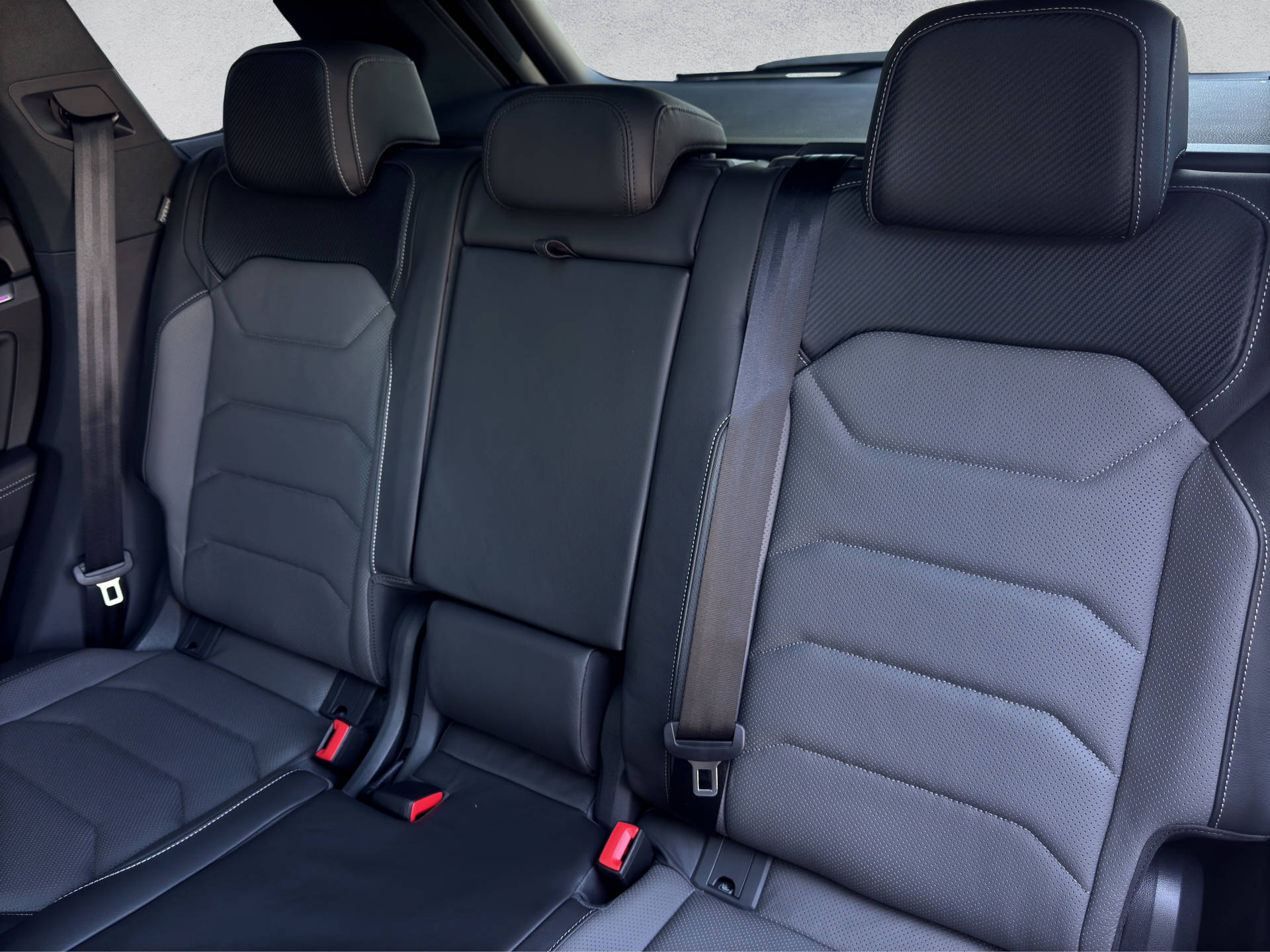 VW Touareg 3.0 V6 TDI 286 R-Line-image-12