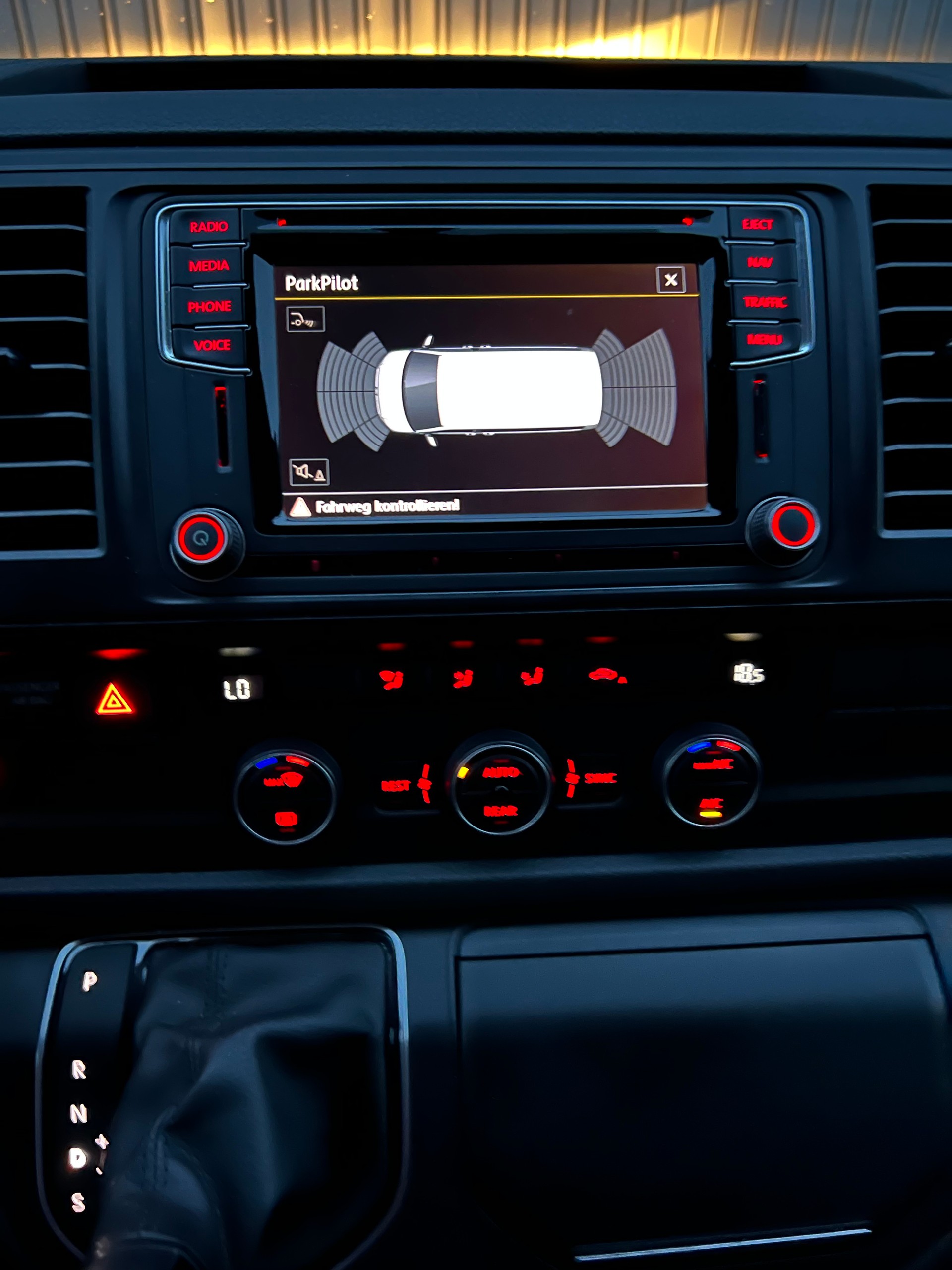 VW T6 Multivan 2.0 TDI DSG**7-Plätzer,Rückfahrtkamera,Tempomat,CH Auslieferung,Frisch ab MFK**-image-10
