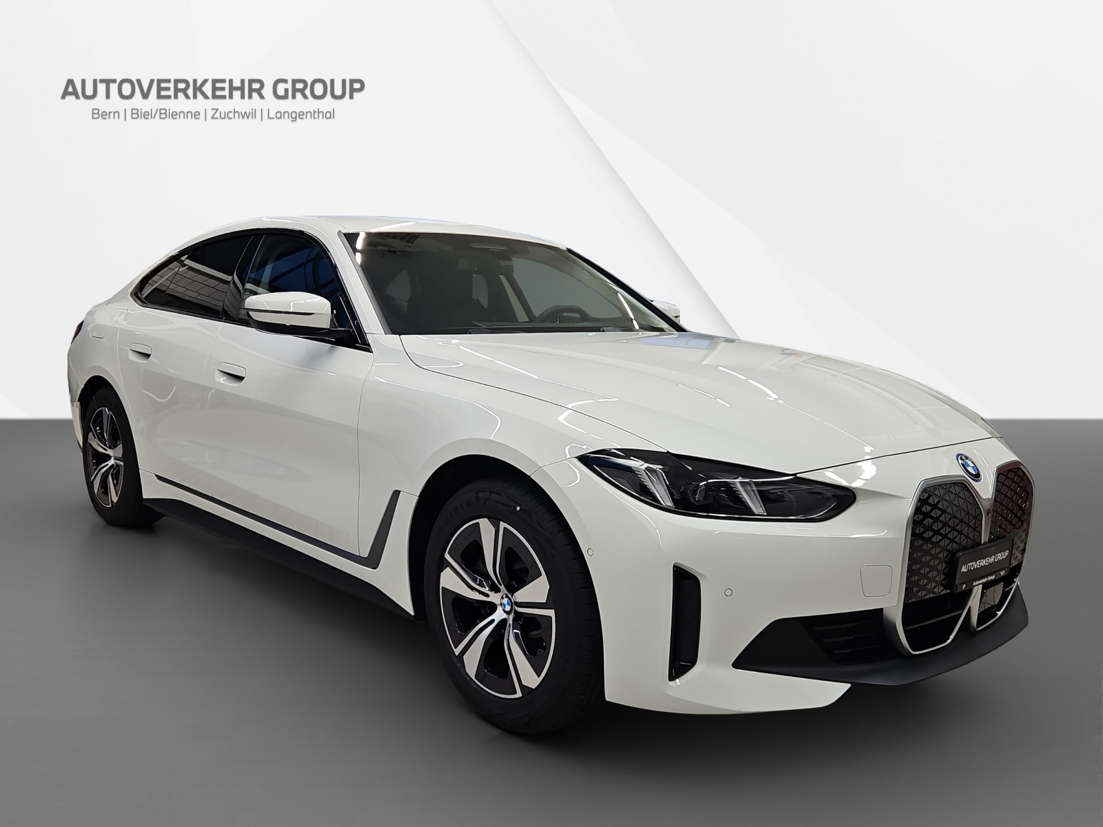 BMW i4 eDrive 40-image-8