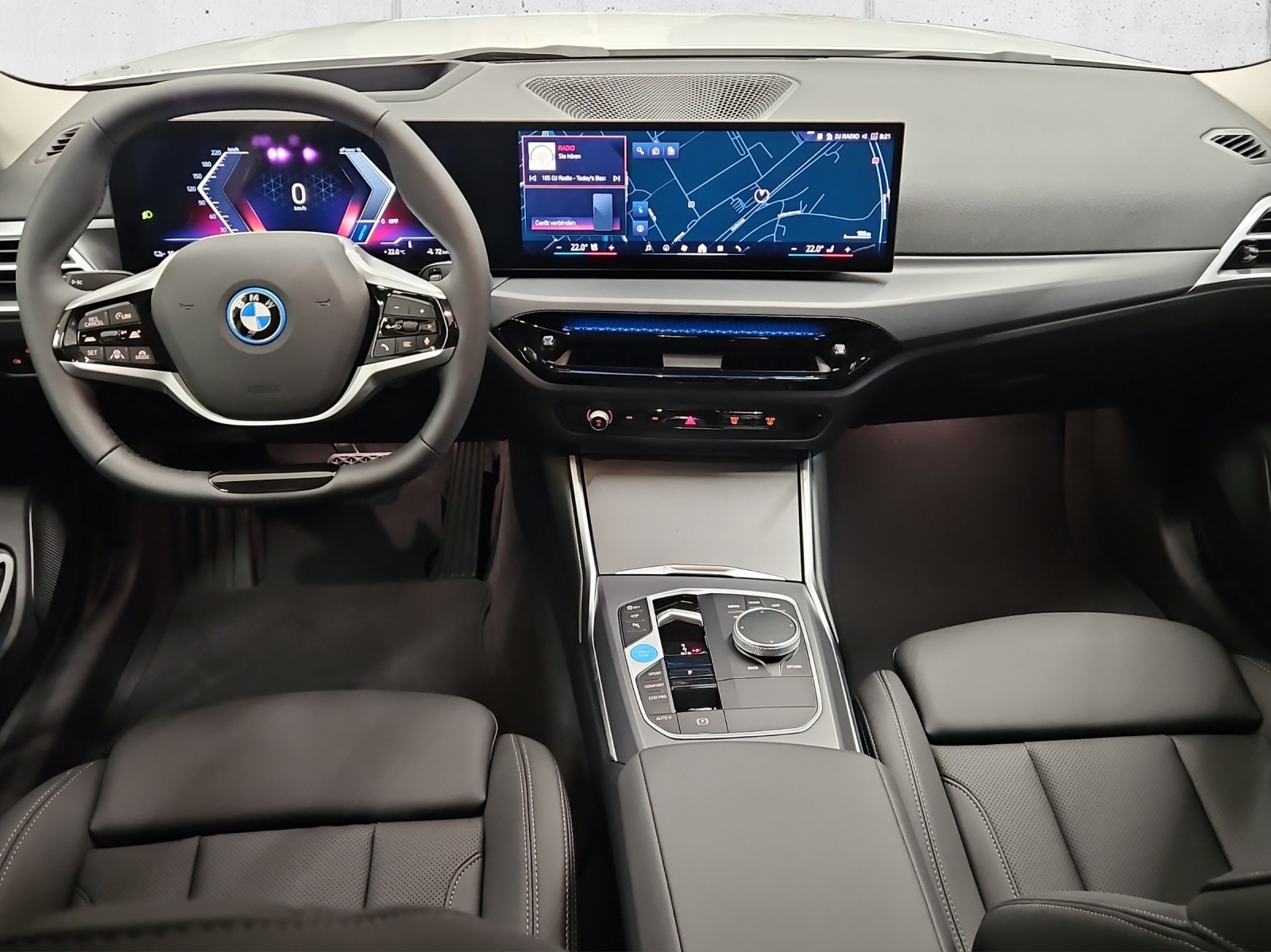 BMW i4 eDrive 40-image-14