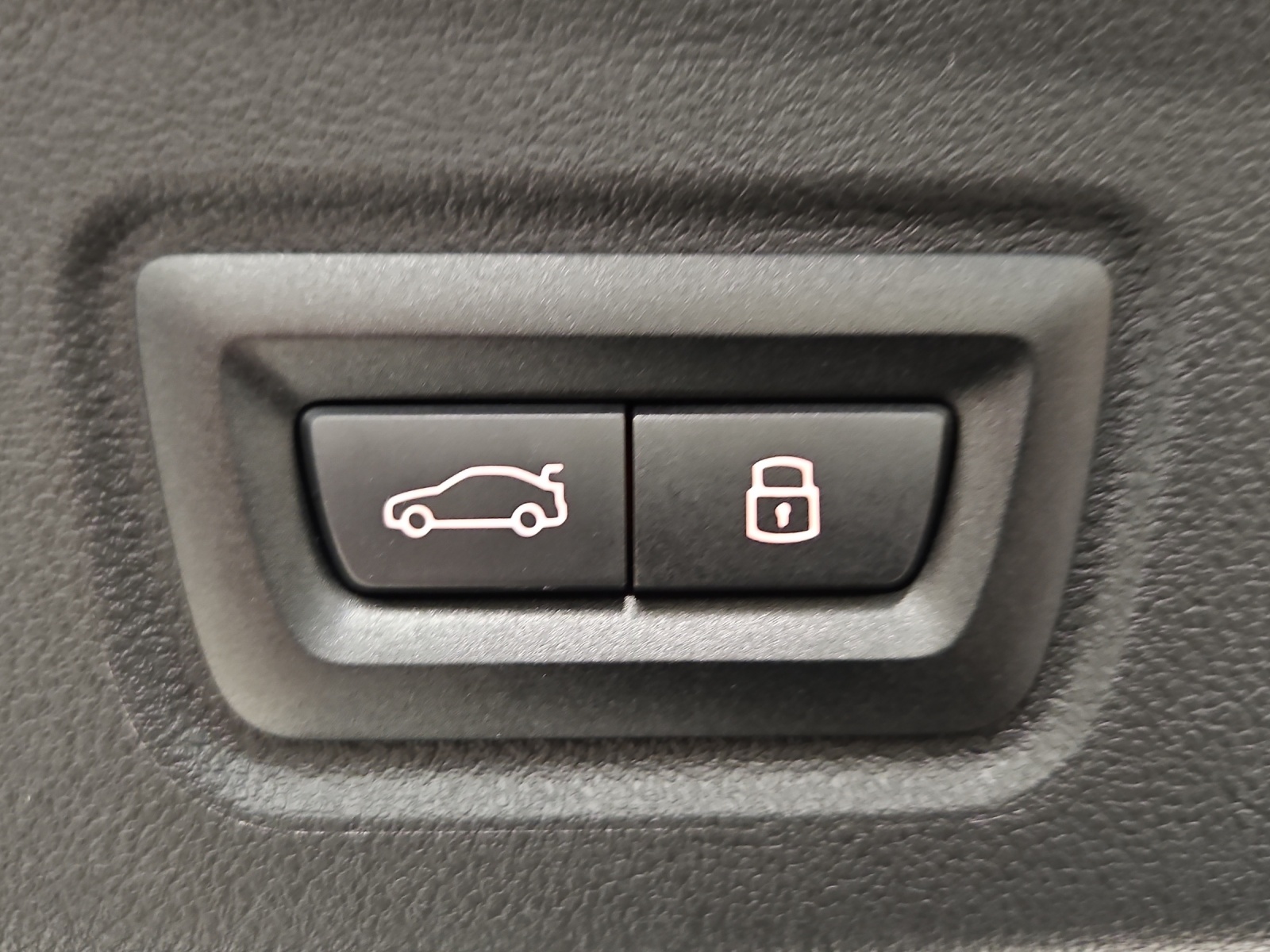 BMW i4 eDrive 40-image-16