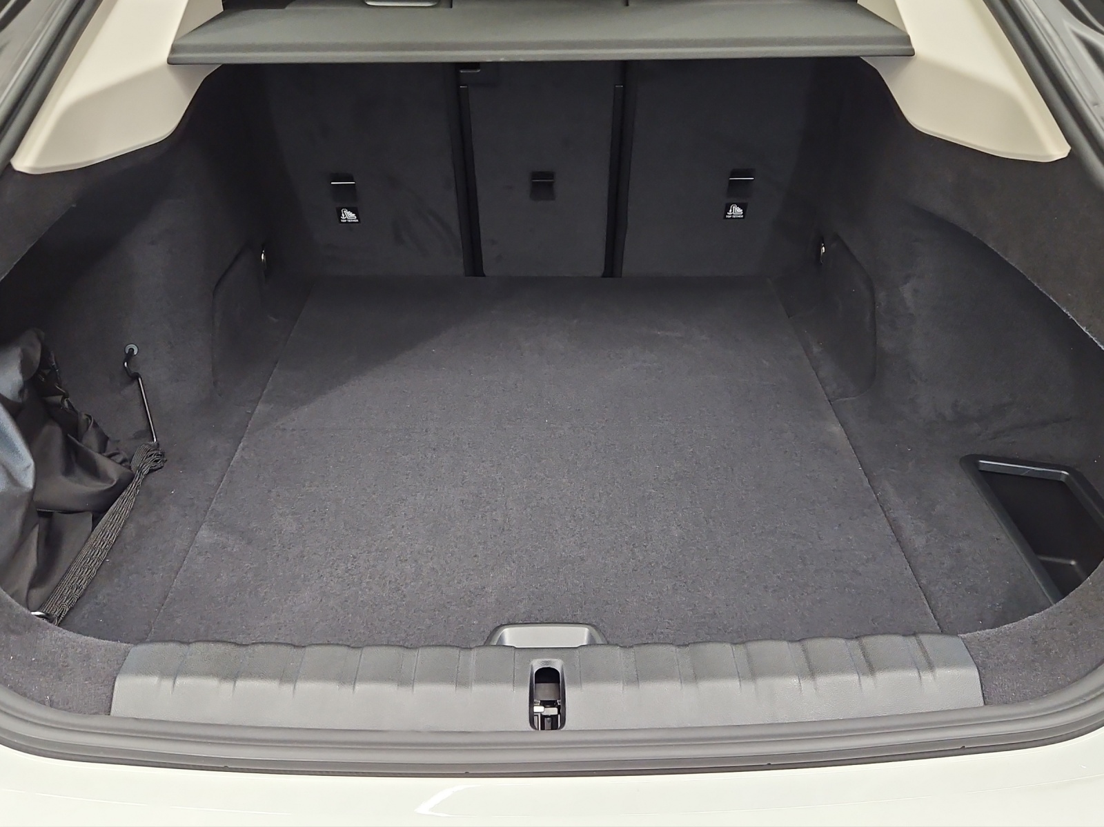 BMW i4 eDrive 40-image-15