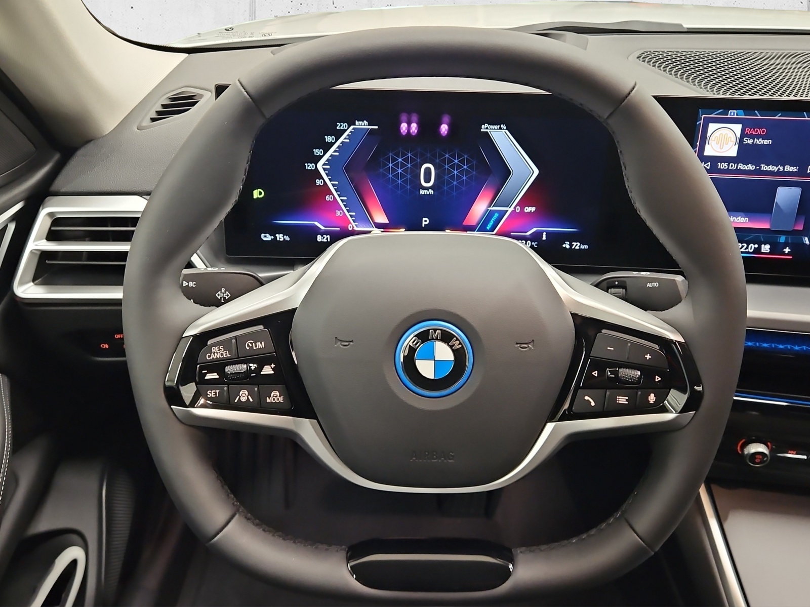BMW i4 eDrive 40-image-12